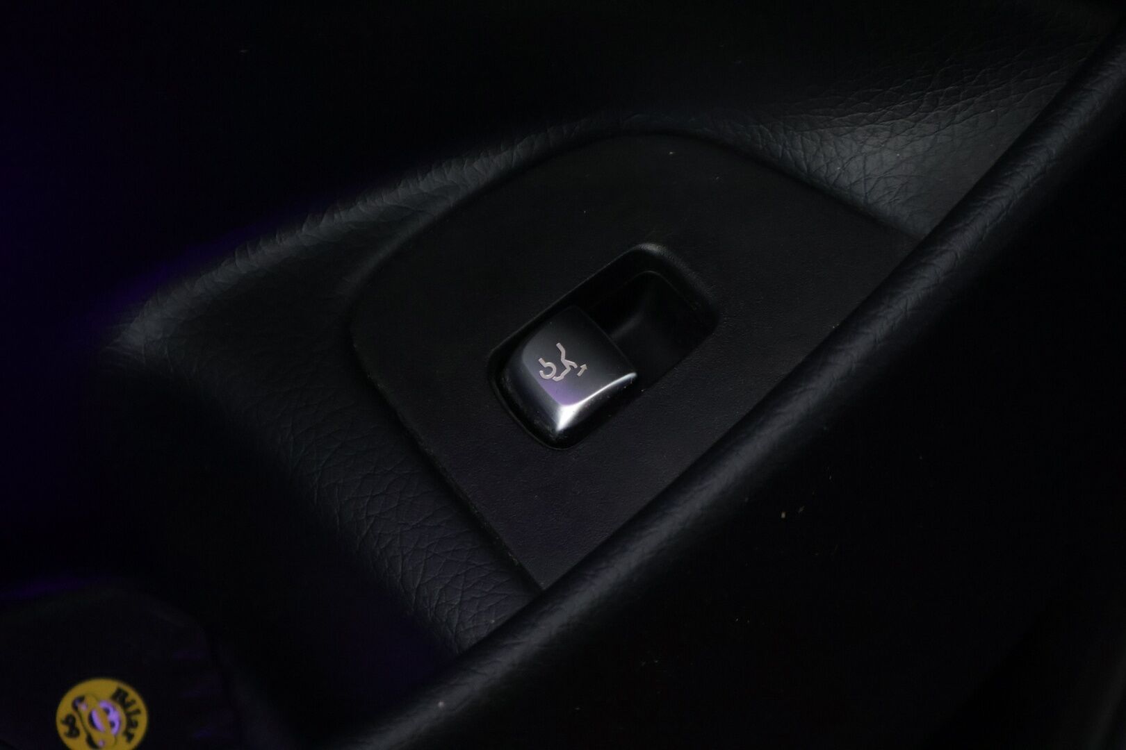 Mercedes-Benz E 2018 350 e Premium Business *Vakionopeudensäädin / COMAND / LED High Performance / Peruutuskamera / Tutkat edessä ja takana* - *Merkkiliikeen huoltohistoria / Viim. huolto 8/25 / 2x renkaat & vanteet*