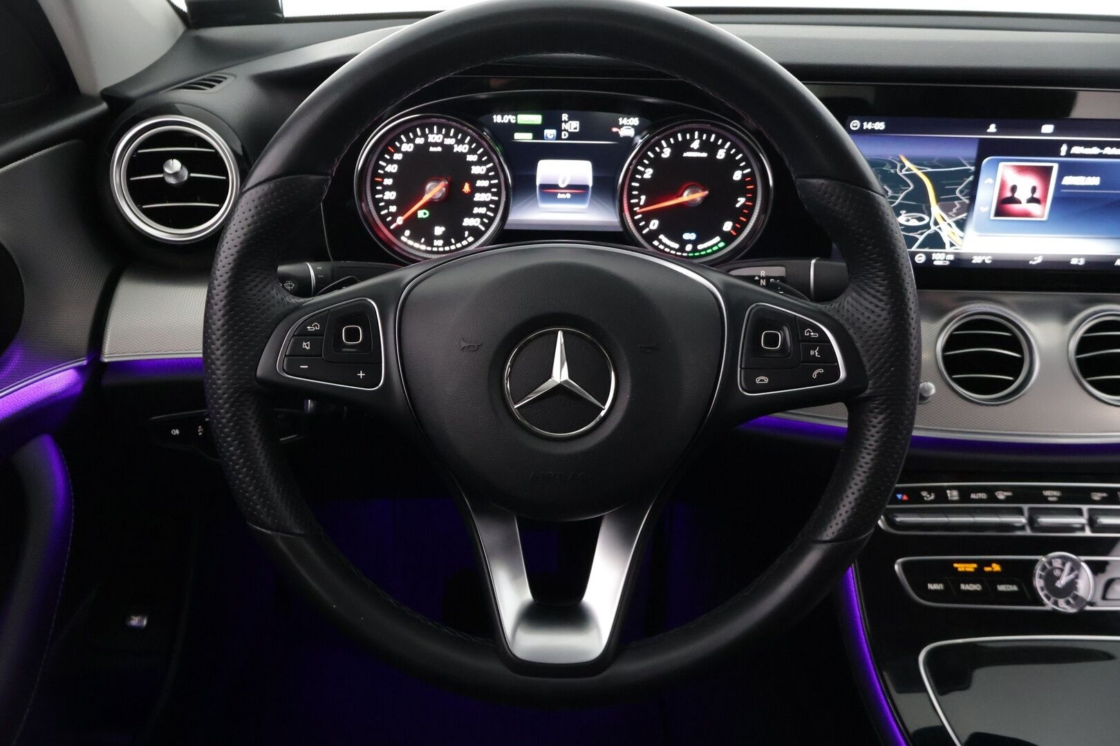 Mercedes-Benz E 2018 350 e Premium Business *Vakionopeudensäädin / COMAND / LED High Performance / Peruutuskamera / Tutkat edessä ja takana* - *Merkkiliikeen huoltohistoria / Viim. huolto 8/25 / 2x renkaat & vanteet*