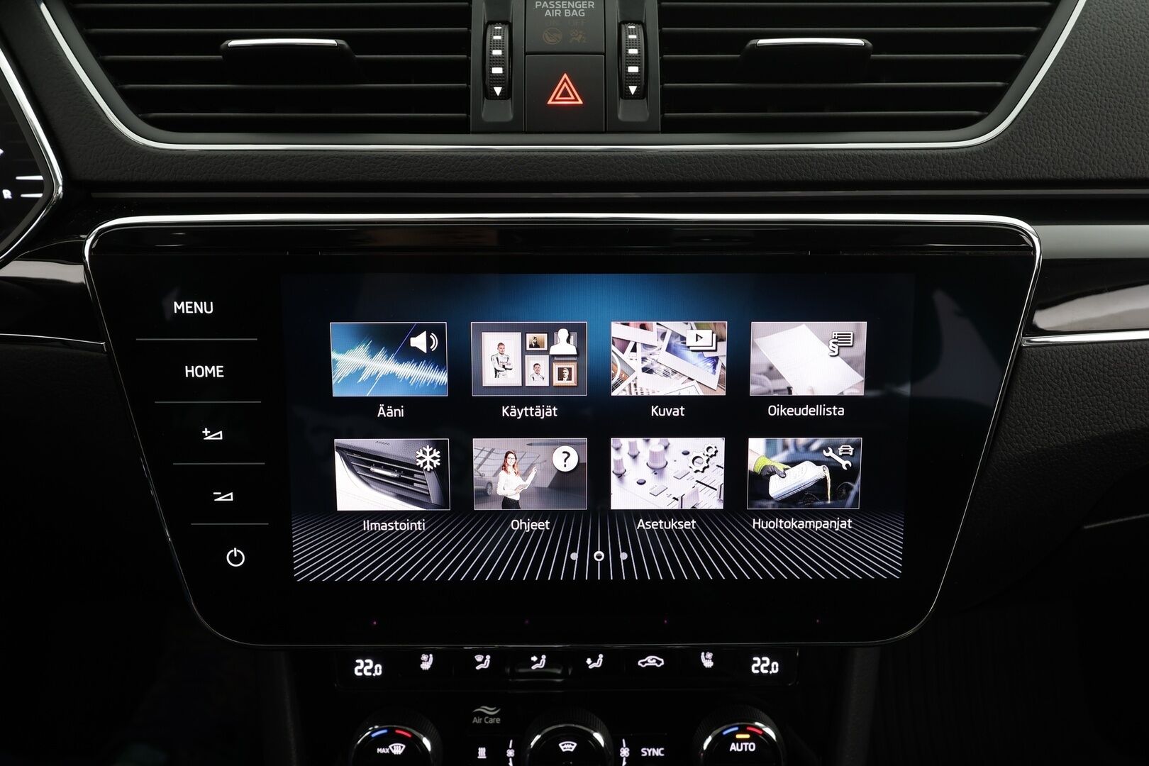 Skoda Superb 2021 Combi 1,4TSI PHEV L&K iV DSG * ACC / Webasto / 360° / Panorama / Matrix-LED / Canton / Hierova&Ilmastoitu Muistipenkki * - Akkutesti 92,8% / 1.om Suomi-auto / 2x Latauskaapelit / Kahdet renkaat / Merkkihuollettu! - Osta nyt, maksa vasta ensi vuonna