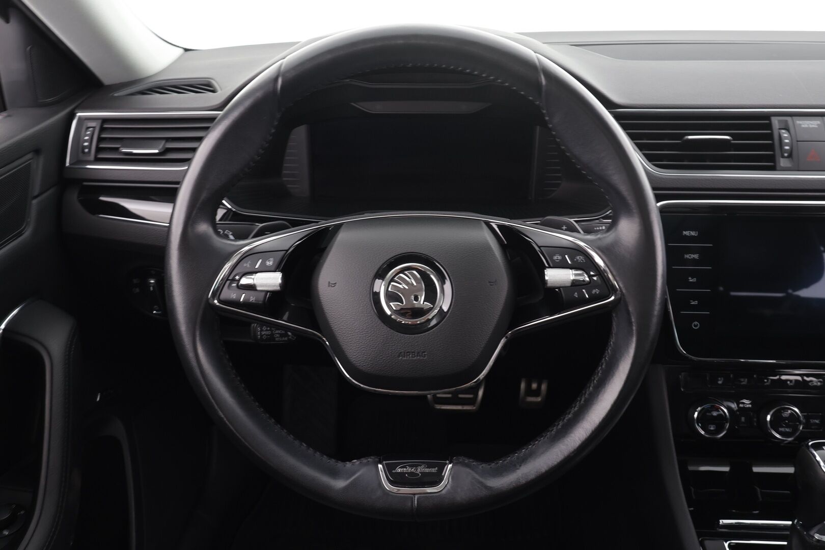 Skoda Superb 2021 Combi 1,4TSI PHEV L&K iV DSG * ACC / Webasto / 360° / Panorama / Matrix-LED / Canton / Hierova&Ilmastoitu Muistipenkki * - Akkutesti 92,8% / 1.om Suomi-auto / 2x Latauskaapelit / Kahdet renkaat / Merkkihuollettu! - HULLUT VÄLIPÄIVÄT KORKOTARJOUS 2,49%