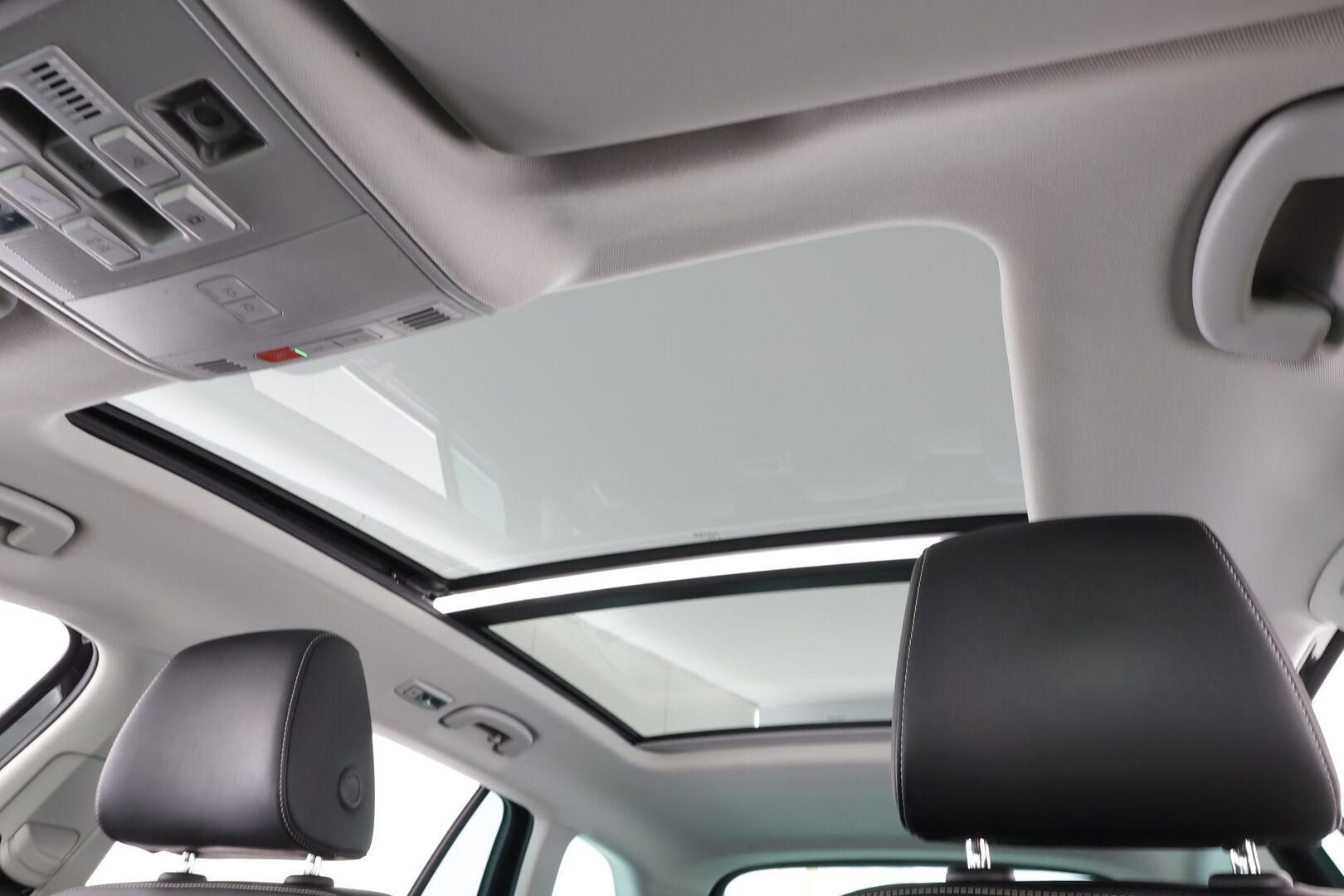 Skoda Superb 2021 Combi 1,4TSI PHEV L&K iV DSG * ACC / Webasto / 360° / Panorama / Matrix-LED / Canton / Hierova&Ilmastoitu Muistipenkki * - Akkutesti 92,8% / 1.om Suomi-auto / 2x Latauskaapelit / Kahdet renkaat / Merkkihuollettu! - HULLUT VÄLIPÄIVÄT KORKOTARJOUS 2,49%