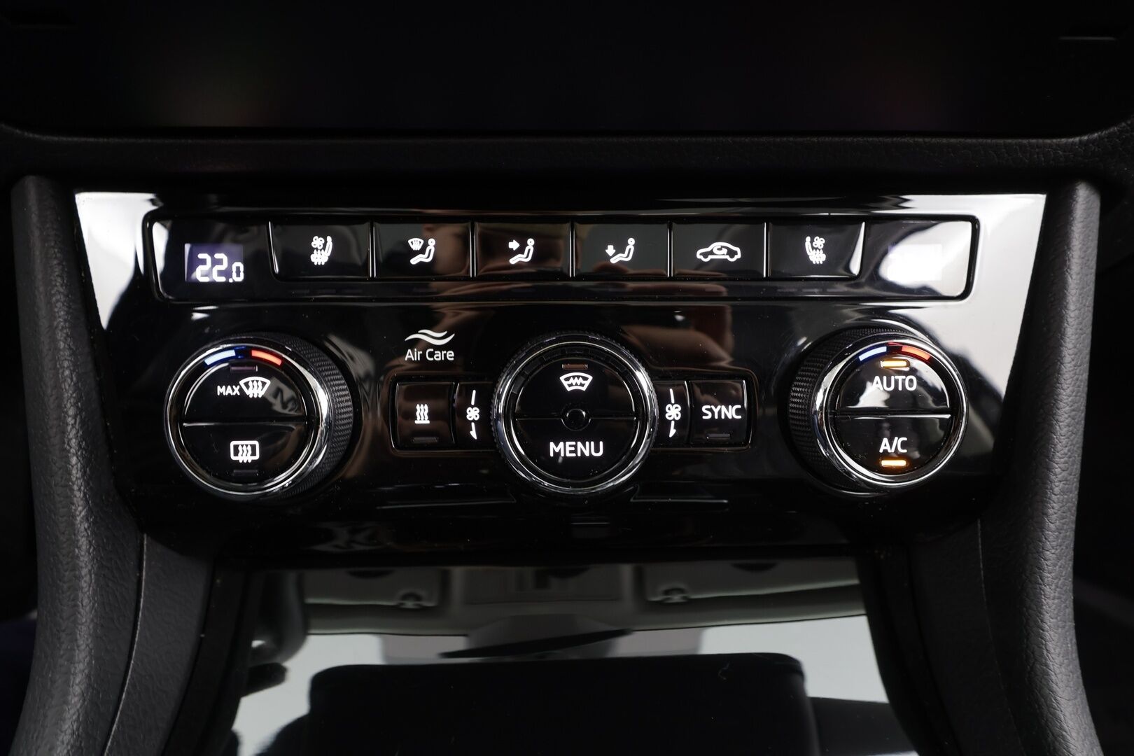 Skoda Superb 2021 Combi 1,4TSI PHEV L&K iV DSG * ACC / Webasto / 360° / Panorama / Matrix-LED / Canton / Hierova&Ilmastoitu Muistipenkki * - Akkutesti 92,8% / 1.om Suomi-auto / 2x Latauskaapelit / Kahdet renkaat / Merkkihuollettu! - HULLUT VÄLIPÄIVÄT KORKOTARJOUS 2,49%