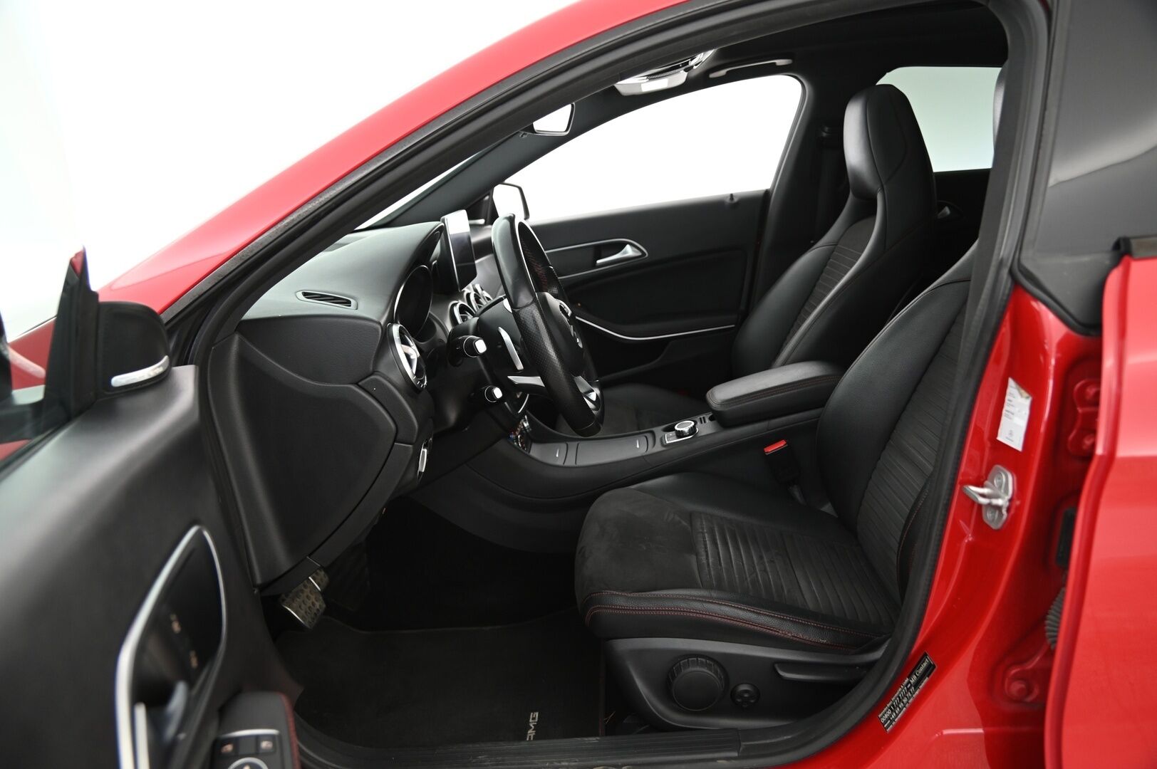 Mercedes-Benz CLA 2015 250 4MATIC A Shooting Brake AMG *Harman&Kardon / Ambient Light / Kattoluukku / Nahka-Alcantara / Bluetooth / Navi / Lohkolämmitin* - Upea huippuvarusteltu neliveto AMG Mersu kaksilla hyvillä renkailla!