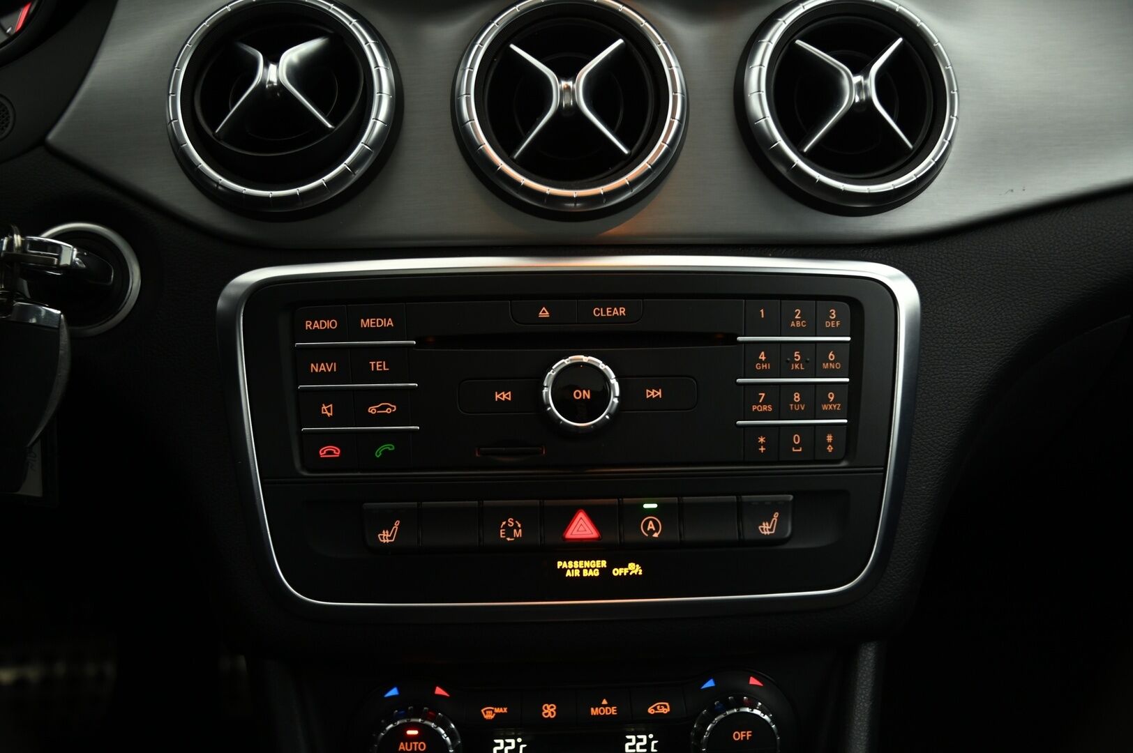 Mercedes-Benz CLA 2015 250 4MATIC A Shooting Brake AMG *Harman&Kardon / Ambient Light / Kattoluukku / Nahka-Alcantara / Bluetooth / Navi / Lohkolämmitin* - Upea huippuvarusteltu neliveto AMG Mersu kaksilla hyvillä renkailla!