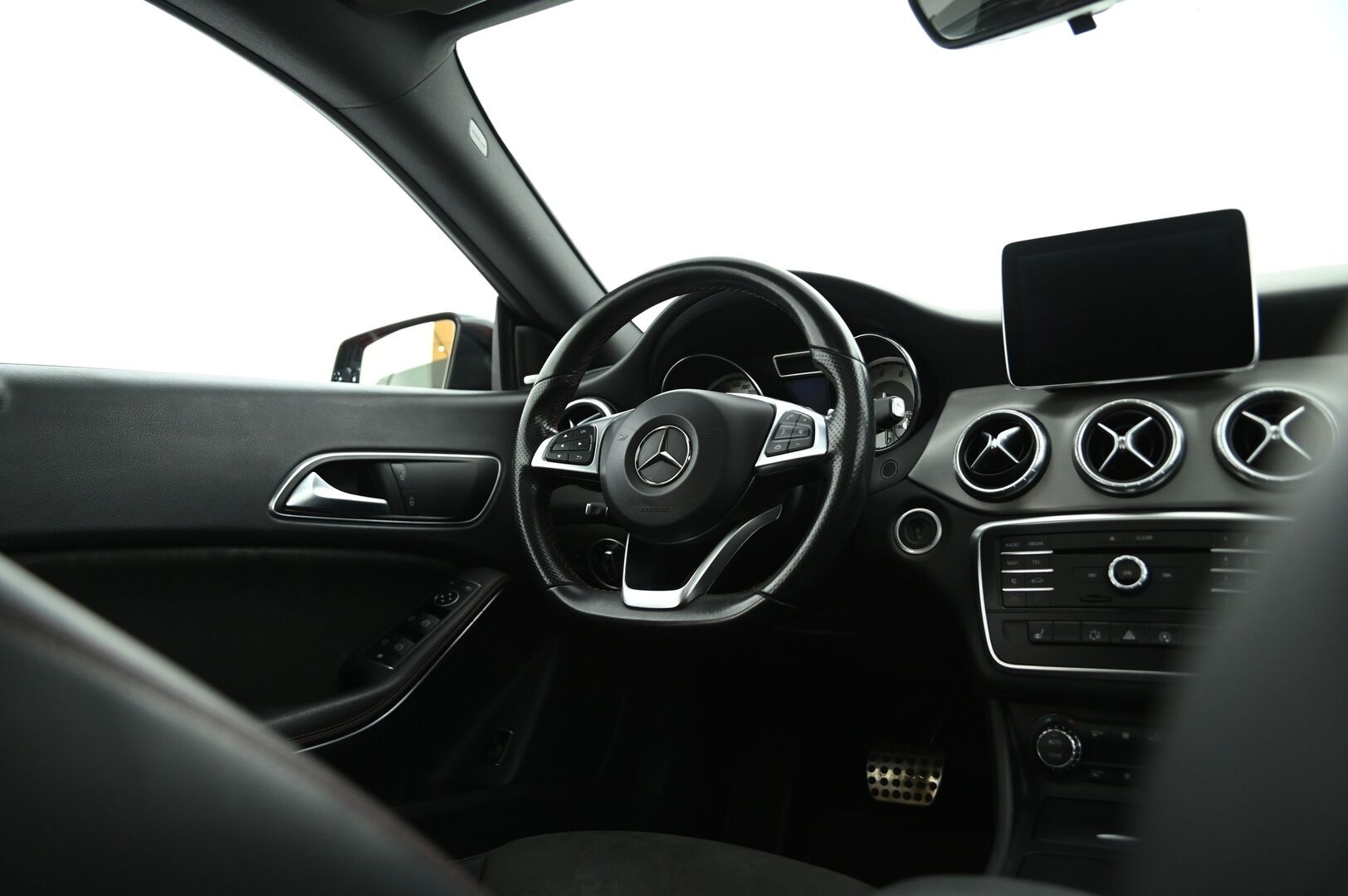 Mercedes-Benz CLA 2015 250 4MATIC A Shooting Brake AMG *Harman&Kardon / Ambient Light / Kattoluukku / Nahka-Alcantara / Bluetooth / Navi / Lohkolämmitin* - Upea huippuvarusteltu neliveto AMG Mersu kaksilla hyvillä renkailla!