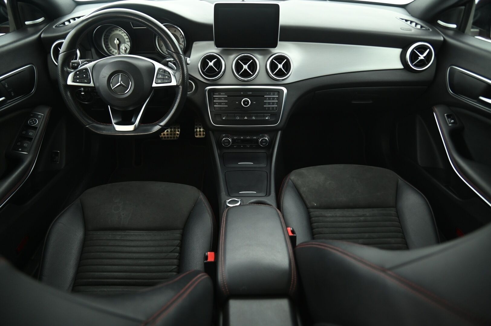 Mercedes-Benz CLA 2015 250 4MATIC A Shooting Brake AMG *Harman&Kardon / Ambient Light / Kattoluukku / Nahka-Alcantara / Bluetooth / Navi / Lohkolämmitin* - Upea huippuvarusteltu neliveto AMG Mersu kaksilla hyvillä renkailla!