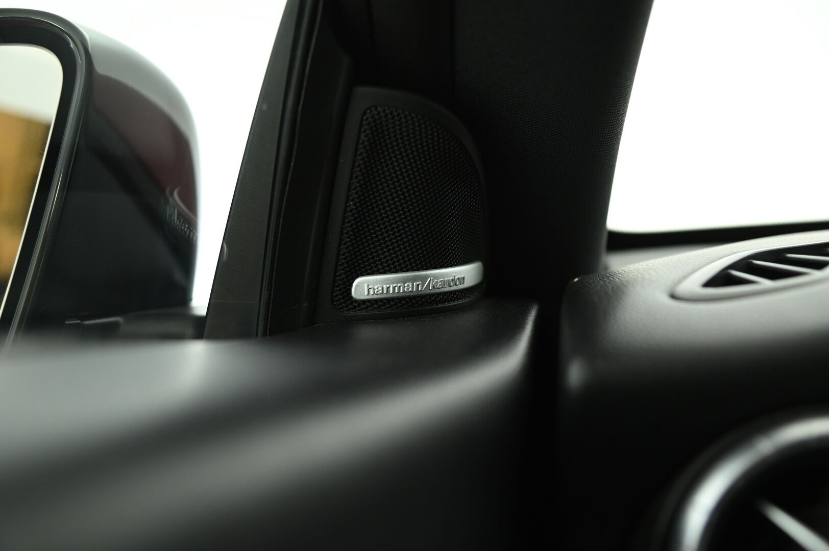 Mercedes-Benz CLA 2015 250 4MATIC A Shooting Brake AMG *Harman&Kardon / Ambient Light / Kattoluukku / Nahka-Alcantara / Bluetooth / Navi / Lohkolämmitin* - Upea huippuvarusteltu neliveto AMG Mersu kaksilla hyvillä renkailla!