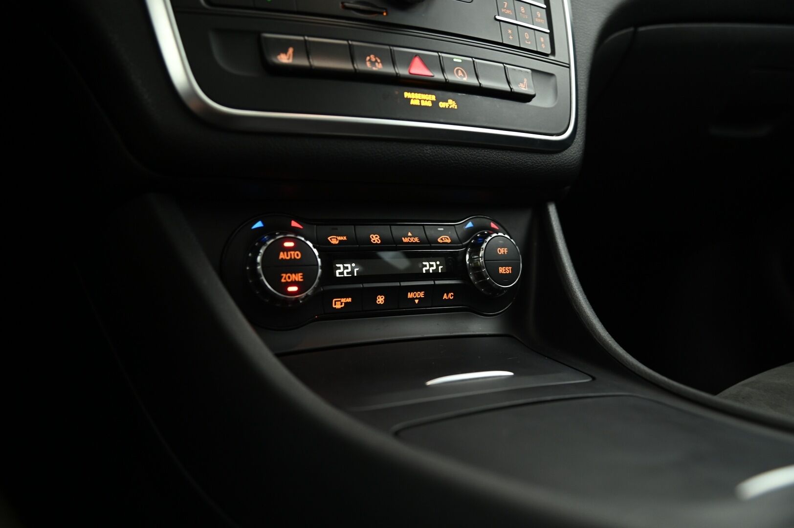 Mercedes-Benz CLA 2015 250 4MATIC A Shooting Brake AMG *Harman&Kardon / Ambient Light / Kattoluukku / Nahka-Alcantara / Bluetooth / Navi / Lohkolämmitin* - Upea huippuvarusteltu neliveto AMG Mersu kaksilla hyvillä renkailla!