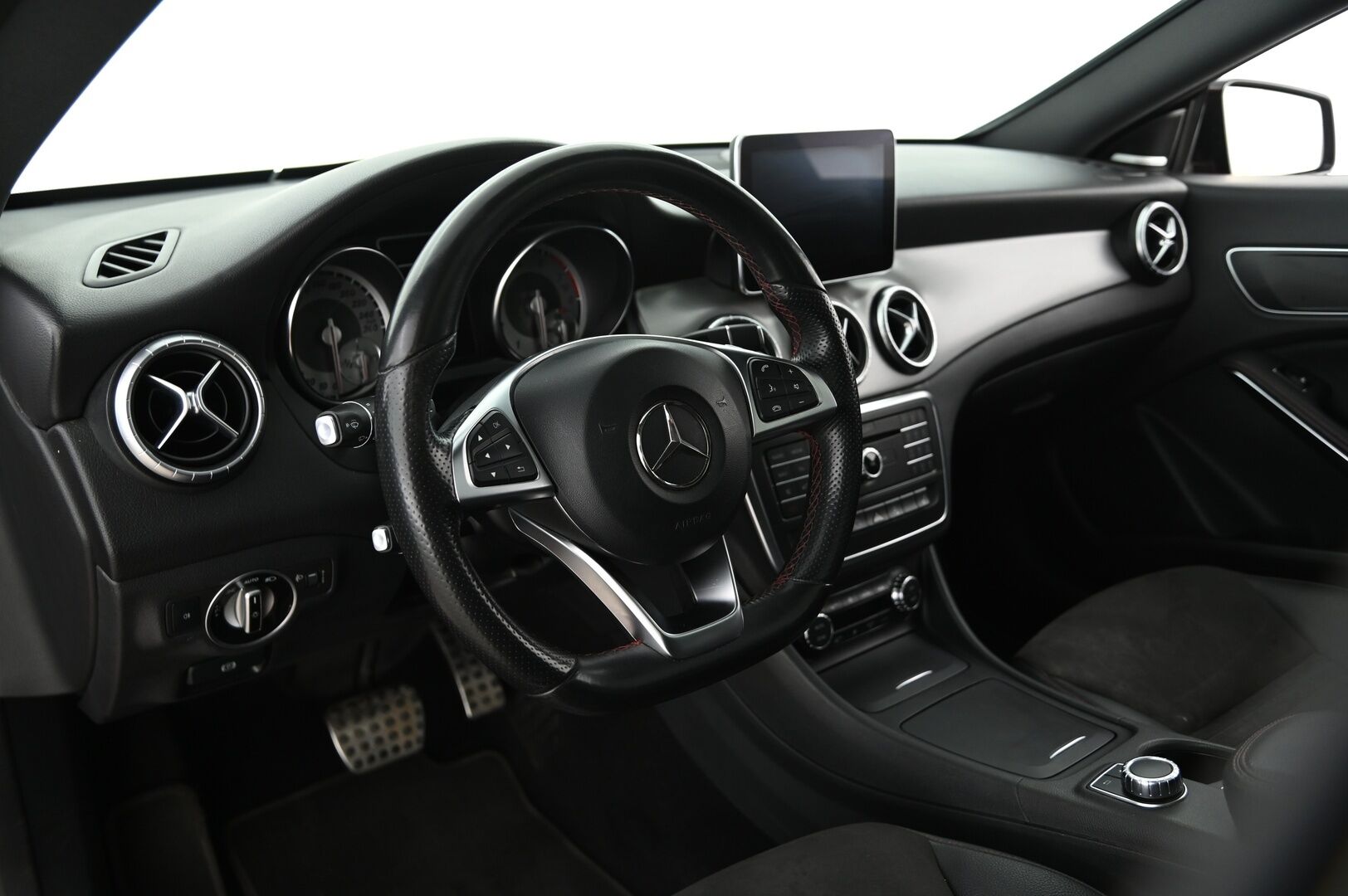 Mercedes-Benz CLA 2015 250 4MATIC A Shooting Brake AMG *Harman&Kardon / Ambient Light / Kattoluukku / Nahka-Alcantara / Bluetooth / Navi / Lohkolämmitin* - Upea huippuvarusteltu neliveto AMG Mersu kaksilla hyvillä renkailla!