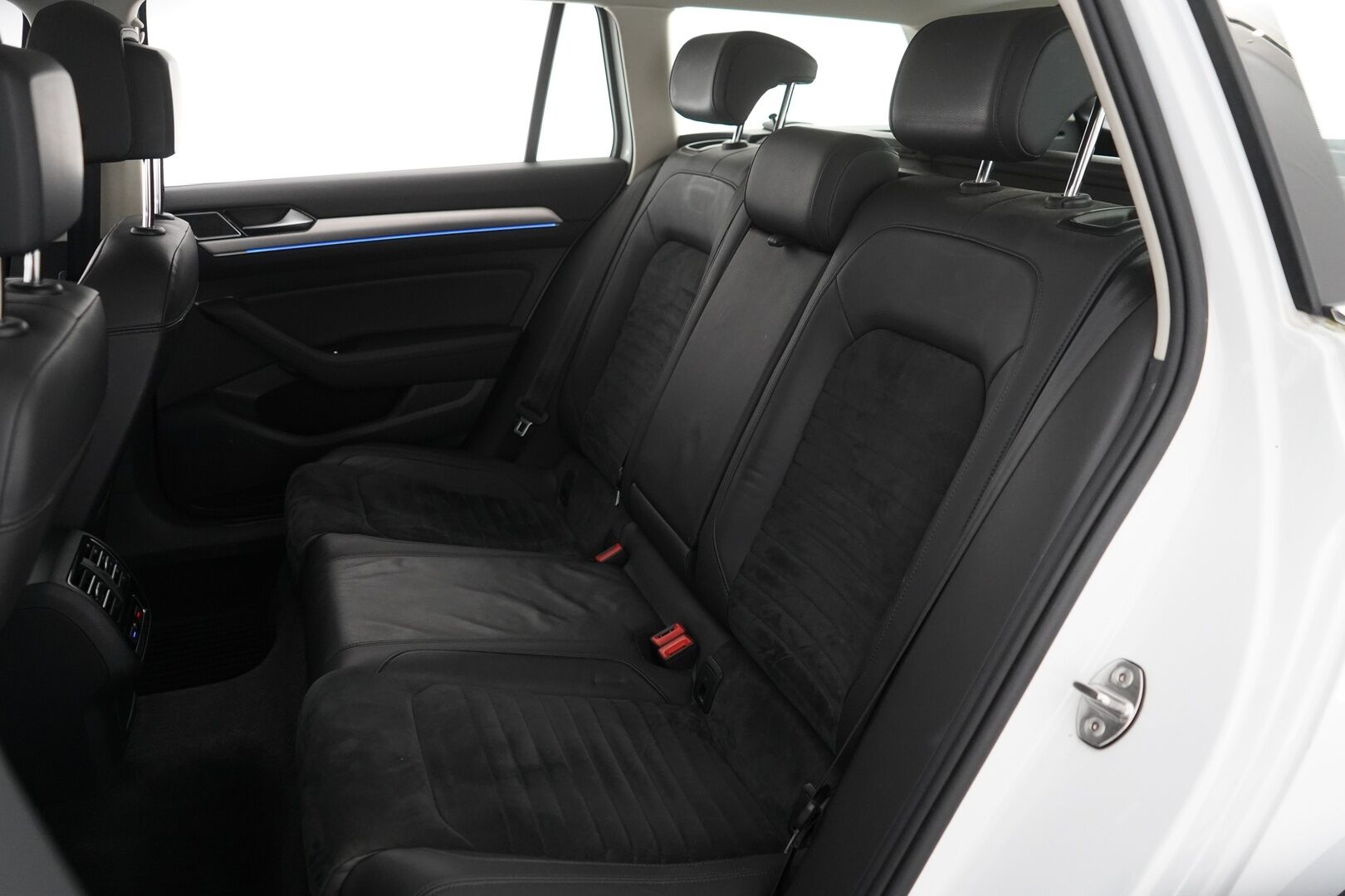 Volkswagen Passat 2017 Variant GTE Plug-In Hybrid 160 kW (218 hv) DSG-automaatti - ACC / Nahka-Alcantara / ErgoComfort-istuin / Vetokoukku / Urheiluistuimet / Peruutuskamera / AppConnect