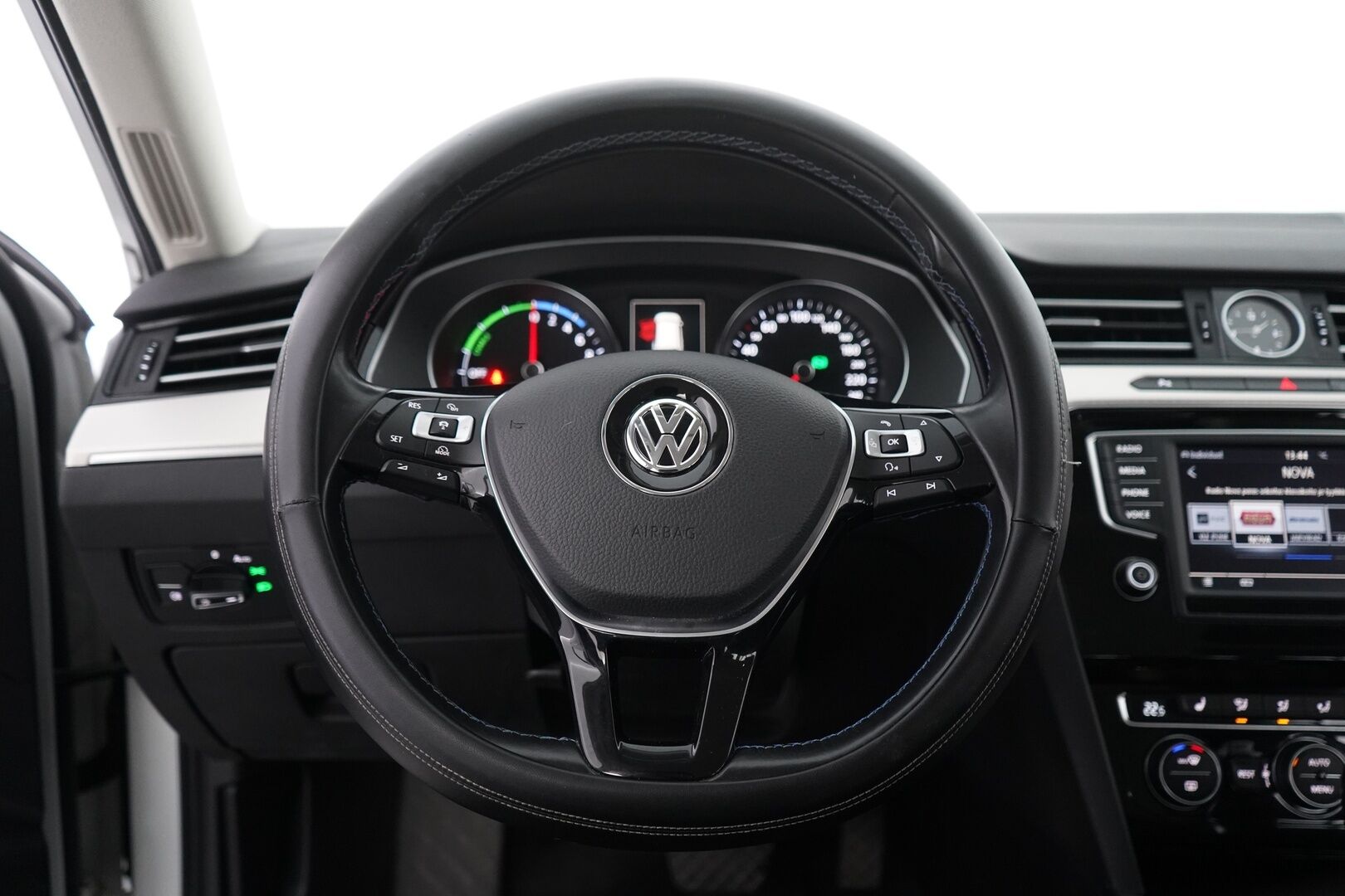 Volkswagen Passat 2017 Variant GTE Plug-In Hybrid 160 kW (218 hv) DSG-automaatti - ACC / Nahka-Alcantara / ErgoComfort-istuin / Vetokoukku / Urheiluistuimet / Peruutuskamera / AppConnect