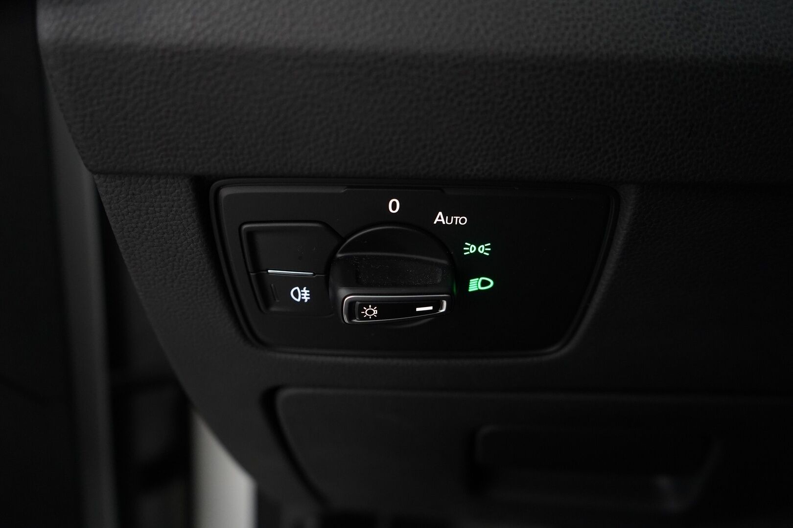 Volkswagen Passat 2017 Variant GTE Plug-In Hybrid 160 kW (218 hv) DSG-automaatti - ACC / Nahka-Alcantara / ErgoComfort-istuin / Vetokoukku / Urheiluistuimet / Peruutuskamera / AppConnect