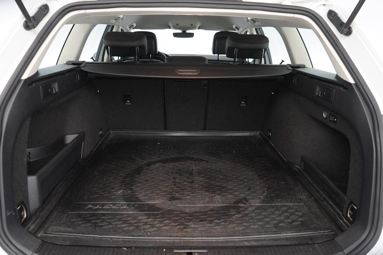 Volkswagen Passat 2017 Variant GTE Plug-In Hybrid 160 kW (218 hv) DSG-automaatti - ACC / Nahka-Alcantara / ErgoComfort-istuin / Vetokoukku / Urheiluistuimet / Peruutuskamera / AppConnect
