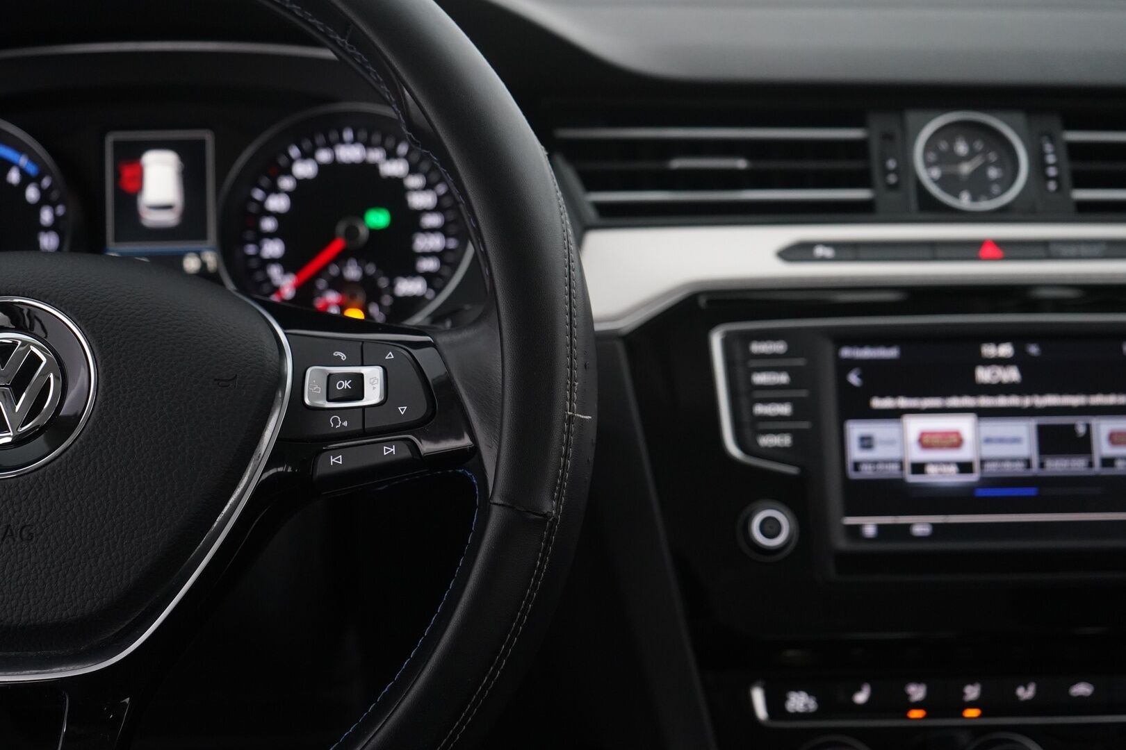 Volkswagen Passat 2017 Variant GTE Plug-In Hybrid 160 kW (218 hv) DSG-automaatti - ACC / Nahka-Alcantara / ErgoComfort-istuin / Vetokoukku / Urheiluistuimet / Peruutuskamera / AppConnect