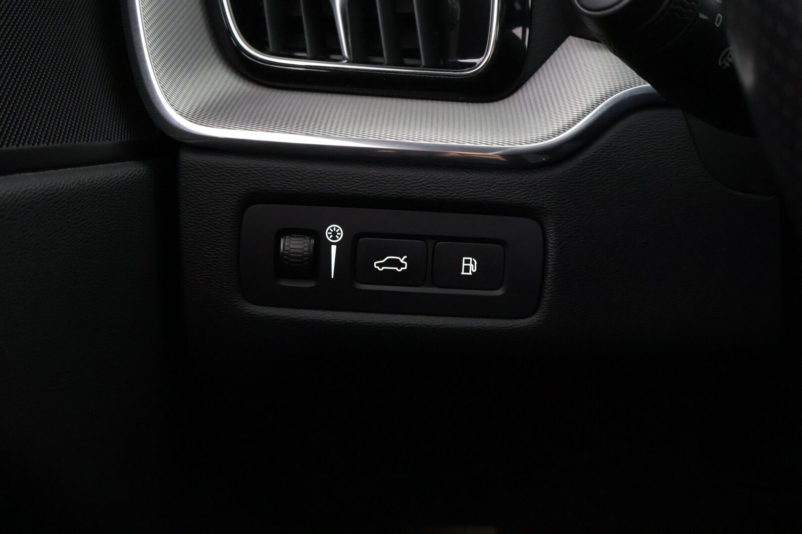 Volvo XC60 2019 T8 AWD R-Design aut */ Juuri saapunut / Adapt. vakkari / HUD / Panorama / P.kamera / Webasto / Koukku / 2x renkaat /* - Siisti yksilö / Huippuvarusteet / Pienet käyttökulut