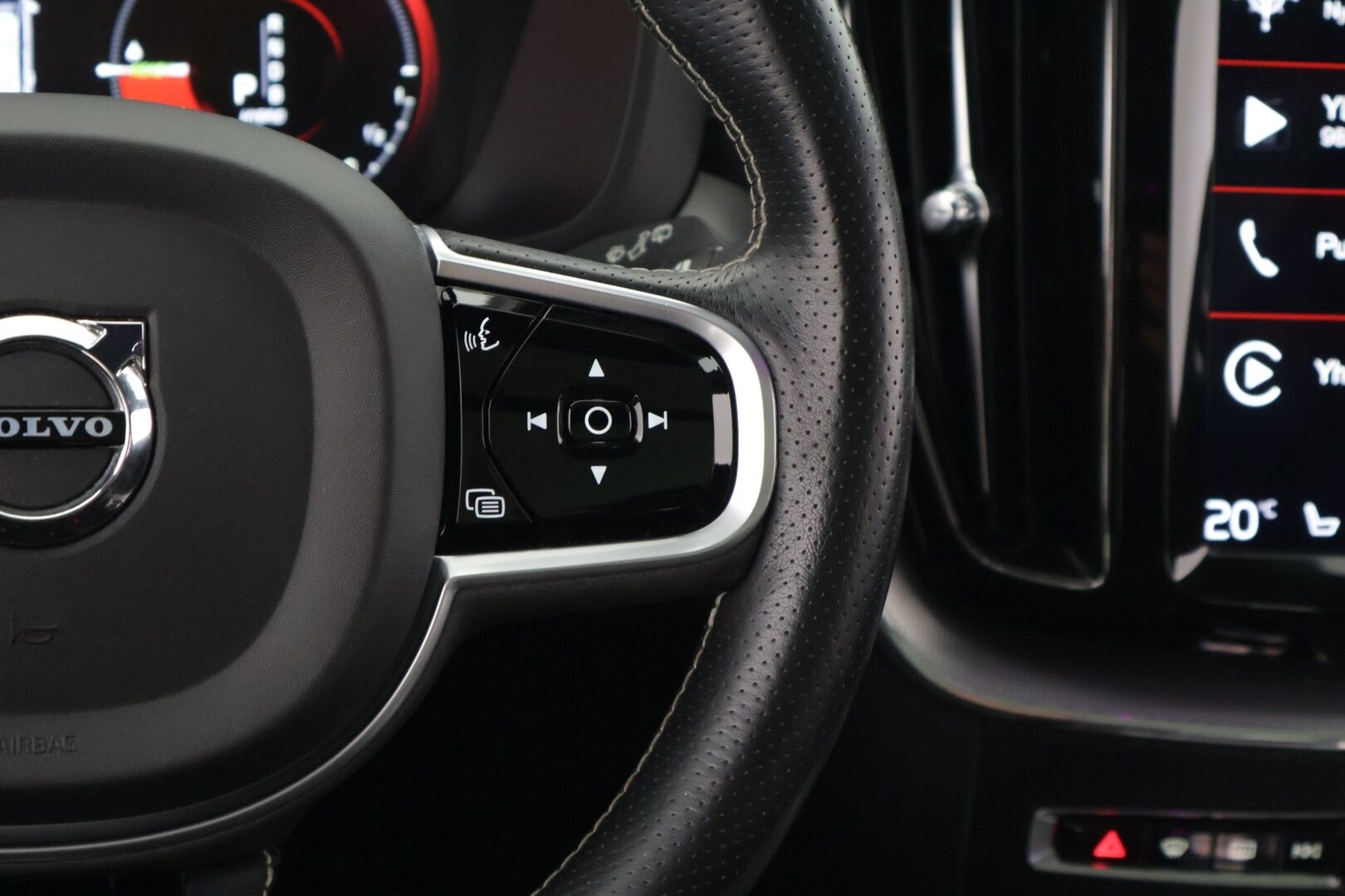 Volvo XC60 2019 T8 AWD R-Design aut */ Juuri saapunut / Adapt. vakkari / HUD / Panorama / P.kamera / Webasto / Koukku / 2x renkaat /* - Siisti yksilö / Huippuvarusteet / Pienet käyttökulut