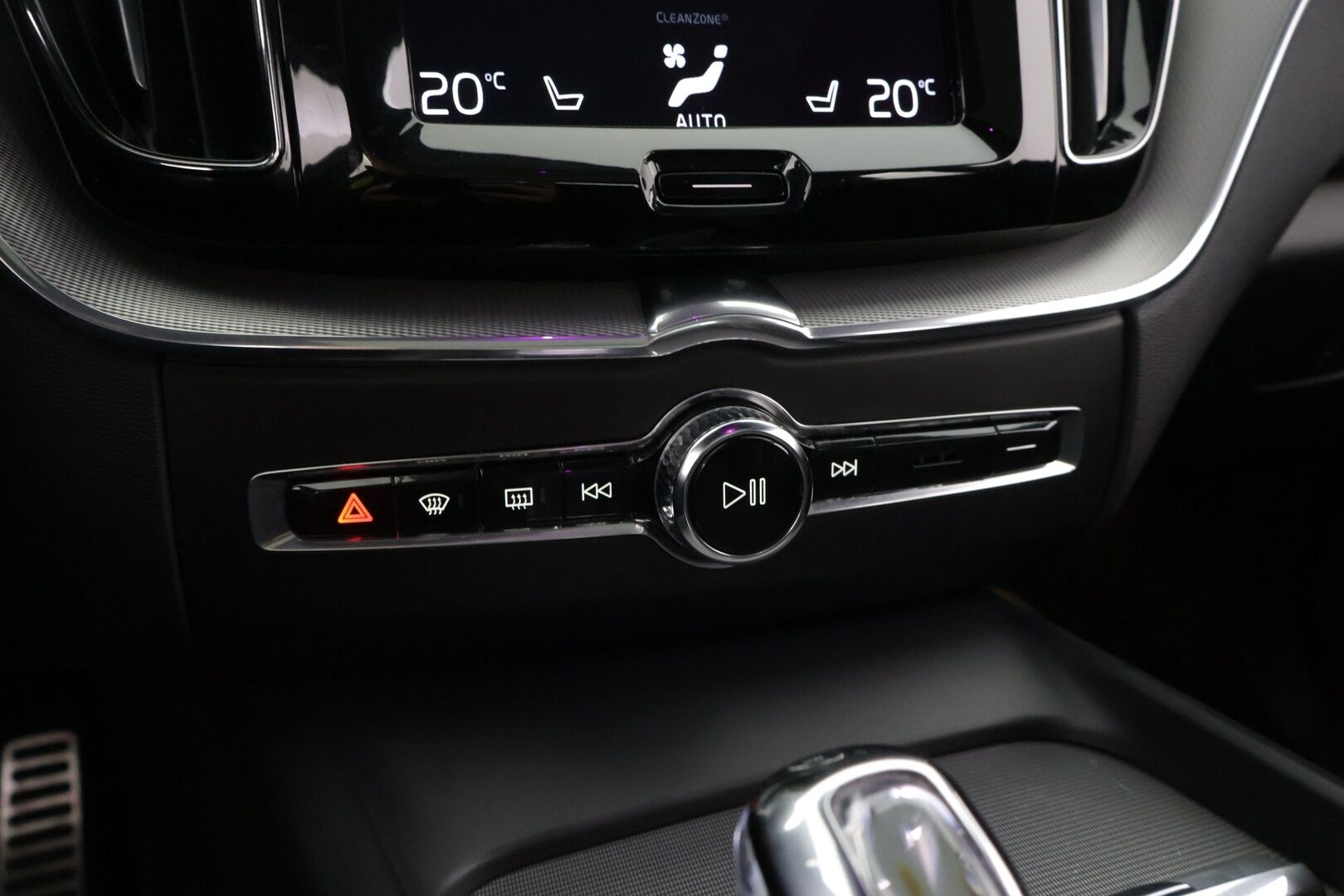 Volvo XC60 2019 T8 AWD R-Design aut */ Juuri saapunut / Adapt. vakkari / HUD / Panorama / P.kamera / Webasto / Koukku / 2x renkaat /* - Siisti yksilö / Huippuvarusteet / Pienet käyttökulut