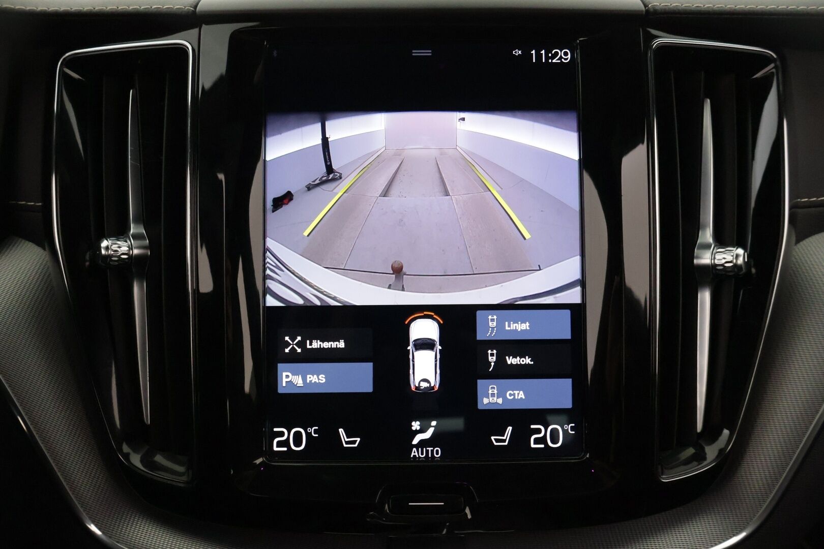 Volvo XC60 2019 T8 AWD R-Design aut */ Juuri saapunut / Adapt. vakkari / HUD / Panorama / P.kamera / Webasto / Koukku / 2x renkaat /* - Siisti yksilö / Huippuvarusteet / Pienet käyttökulut