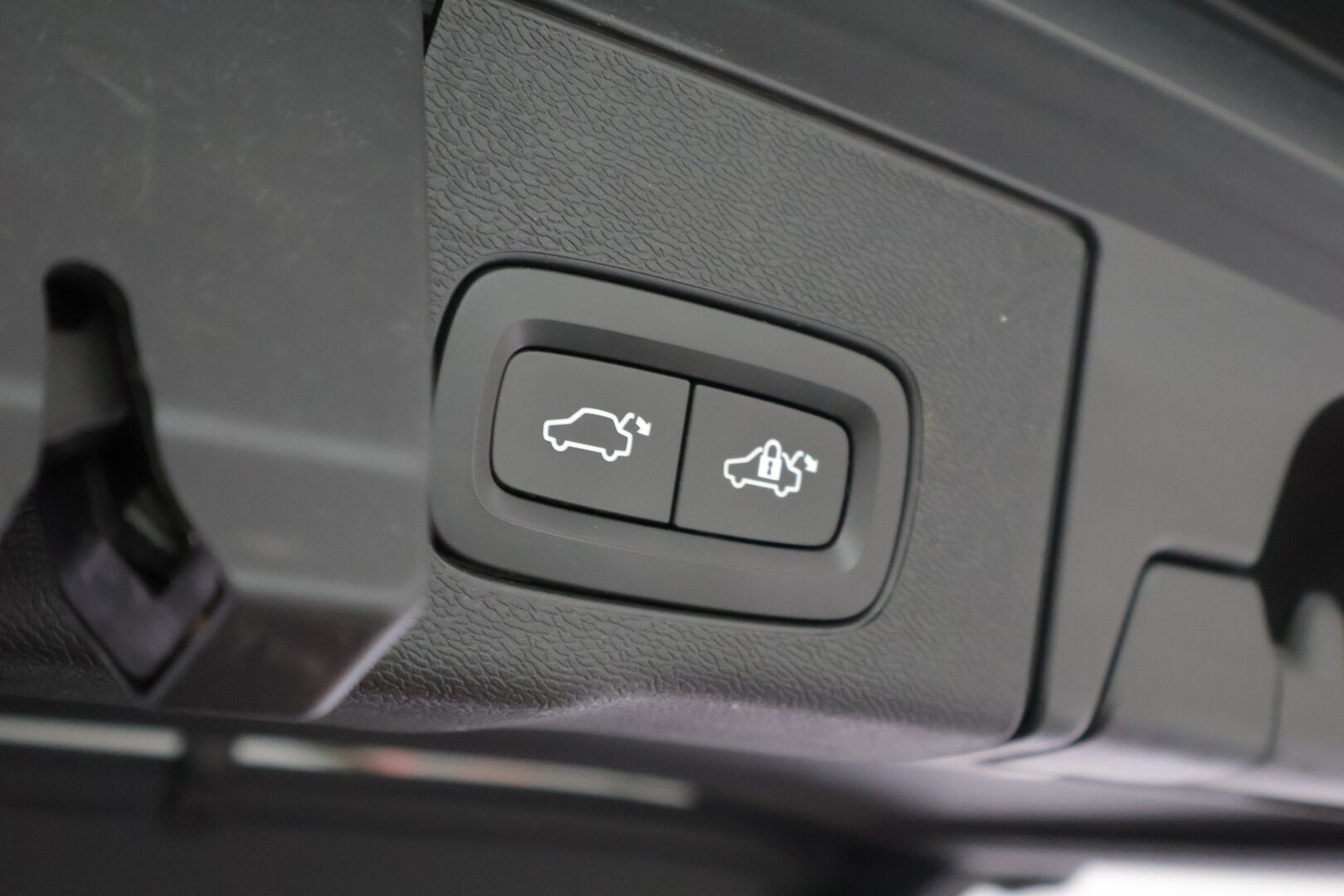 Volvo XC60 2019 T8 AWD R-Design aut */ Juuri saapunut / Adapt. vakkari / HUD / Panorama / P.kamera / Webasto / Koukku / 2x renkaat /* - Siisti yksilö / Huippuvarusteet / Pienet käyttökulut