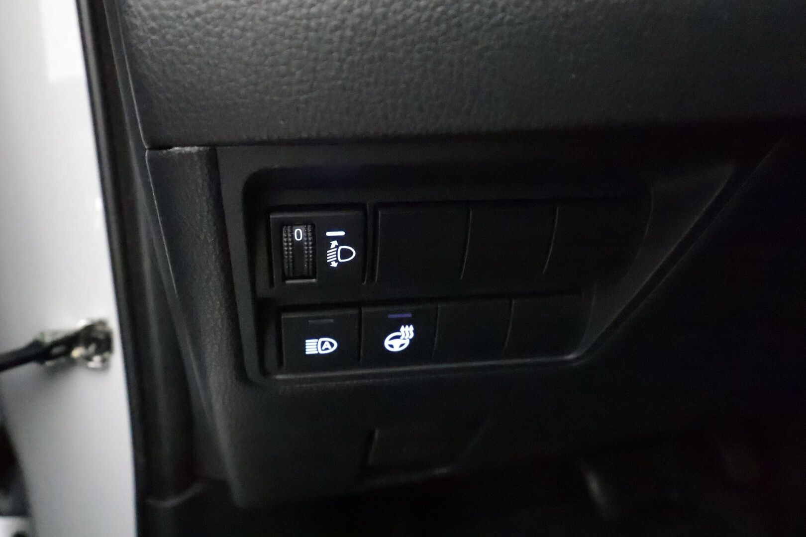 Toyota Yaris 2021 1,5 Hybrid Style * ACC / P.kamera / LED / Navi / Lohko+SIsä / Keyless / Digimittaristo * - Suomi-auto / Kahdet renkaat aluvanteilla / Merkkihuollettu