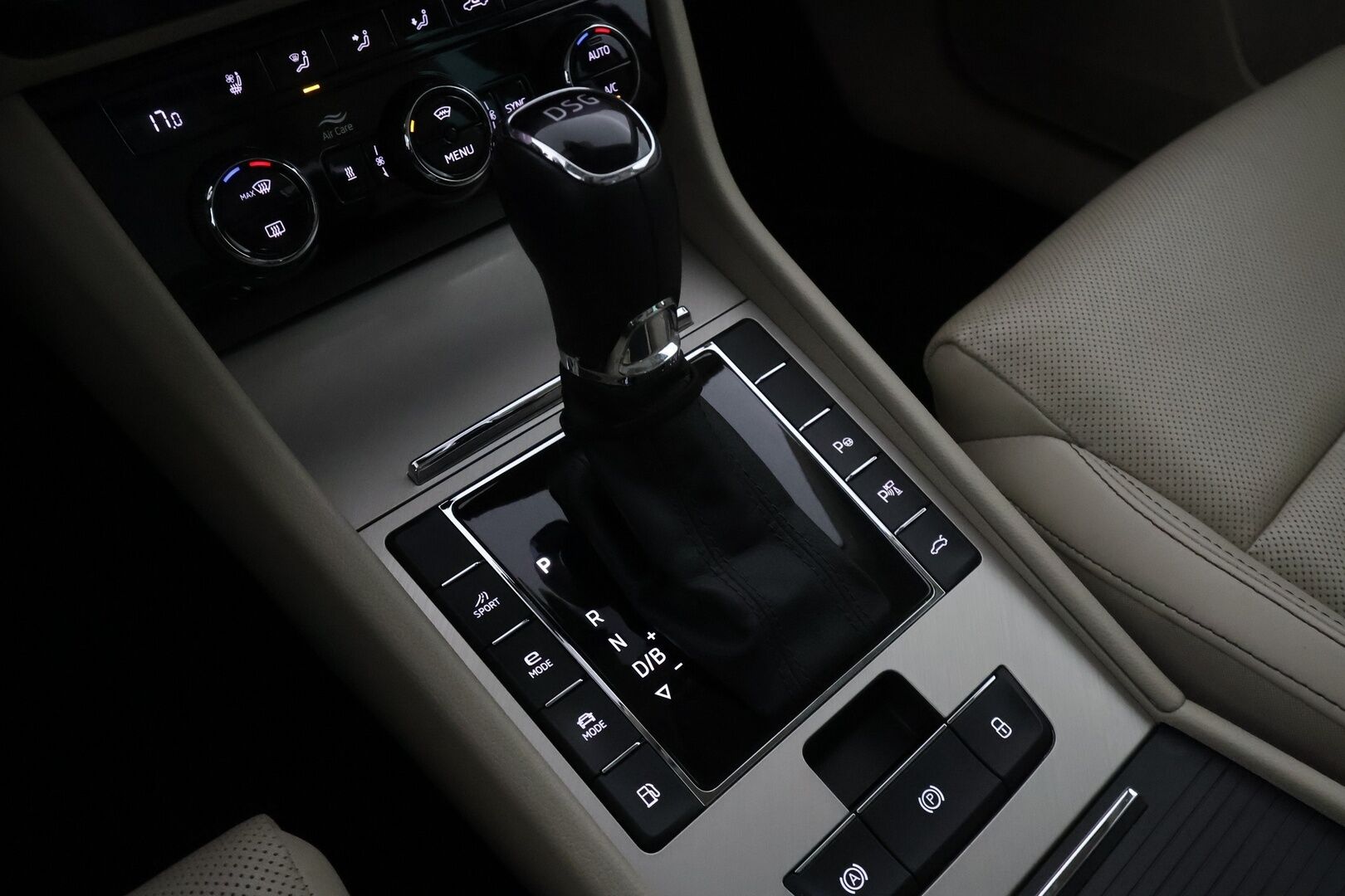 Skoda Superb 2021 Combi 1,4 TSI PHEV L&K iV DSG Autom. ** 1-Om Suomi auto / Adapt.vakkari / Koukku / Webasto / Matrix LED / Canton - Facelift / Panorama / 360 kamera / Ilmastoidut nahat / Hierova kuljettajan istuin / Apple&Androit / Keyless / Navi / Digimittari