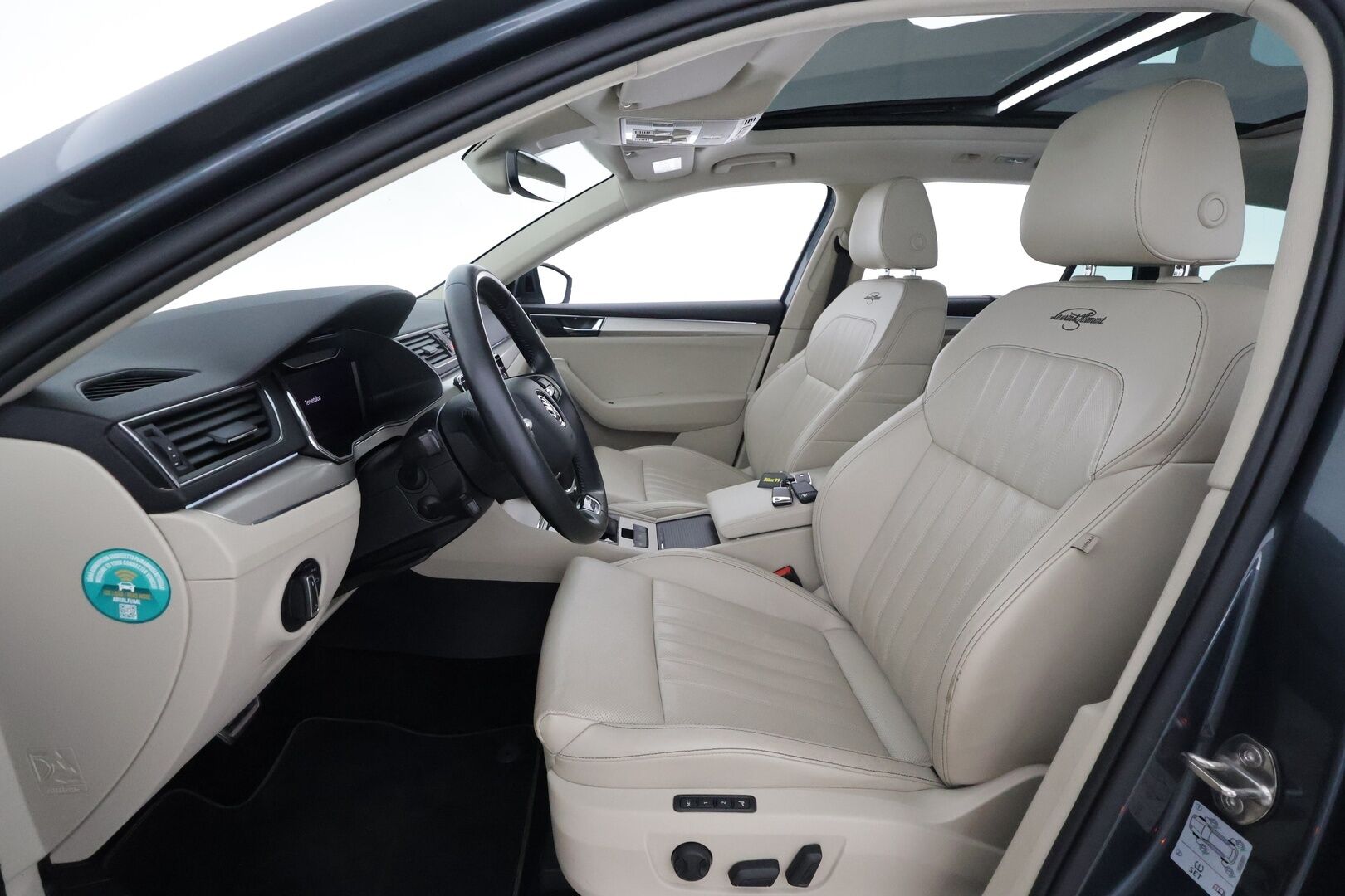 Skoda Superb 2021 Combi 1,4 TSI PHEV L&K iV DSG Autom. ** 1-Om Suomi auto / Adapt.vakkari / Koukku / Webasto / Matrix LED / Canton - Facelift / Panorama / 360 kamera / Ilmastoidut nahat / Hierova kuljettajan istuin / Apple&Androit / Keyless / Navi / Digimittari