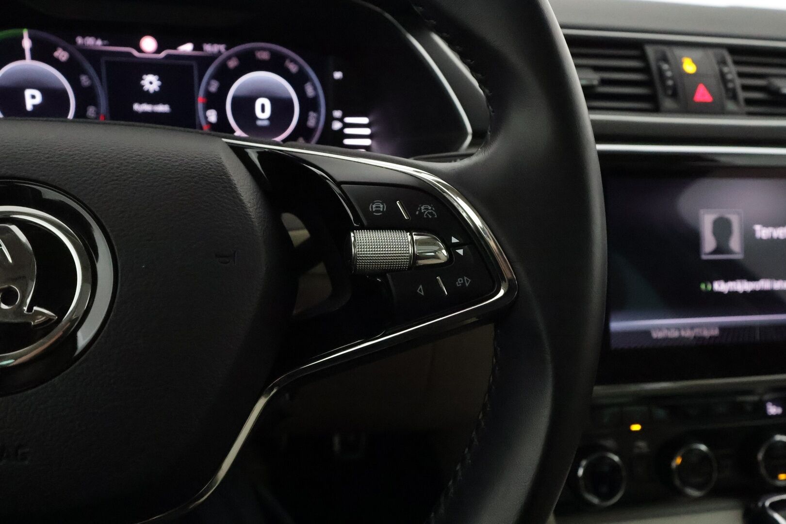 Skoda Superb 2021 Combi 1,4 TSI PHEV L&K iV DSG Autom. ** 1-Om Suomi auto / Adapt.vakkari / Koukku / Webasto / Matrix LED / Canton - Facelift / Panorama / 360 kamera / Ilmastoidut nahat / Hierova kuljettajan istuin / Apple&Androit / Keyless / Navi / Digimittari