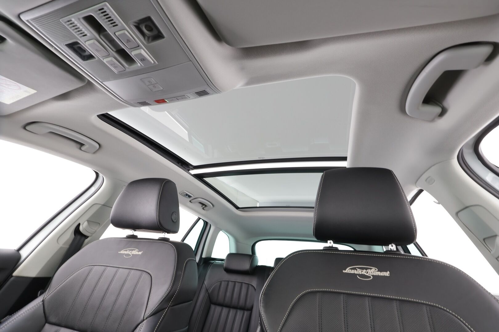 Skoda Superb 2021 Combi 1,4TSI PHEV L&K iV DSG * Webasto / Canton / ACC / Panorama / Matrix-LED / 360° / Hierova&Ilmastoitu Muistipenkki * - 1-om Suomi-auto / 2x Latauskaapelit / Kahdet renkaat