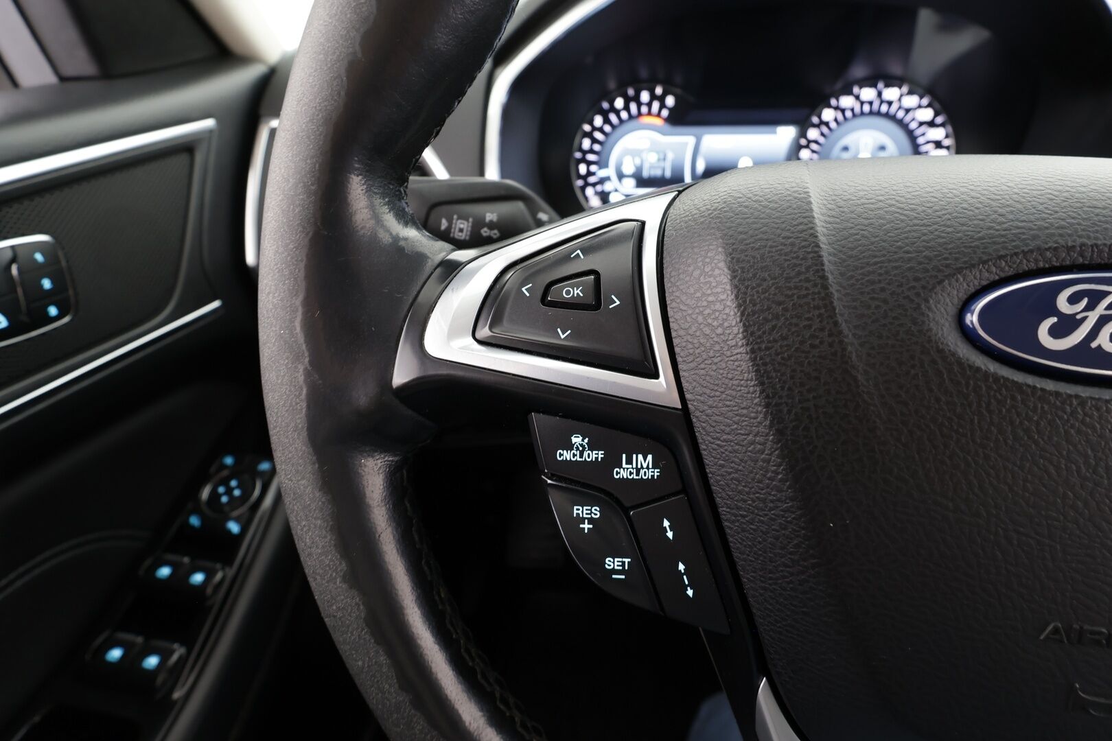 Ford S-Max 2021 2,0 TDCi EcoBlue 150hv A8 Titanium 7-P *Webasto / Koukku / ACC / LED / Kamera / Navi / Kaistavahti / Muistipenkki* - Suomi-auto / Kahdet renkaat alumiinivanteilla / 7.P