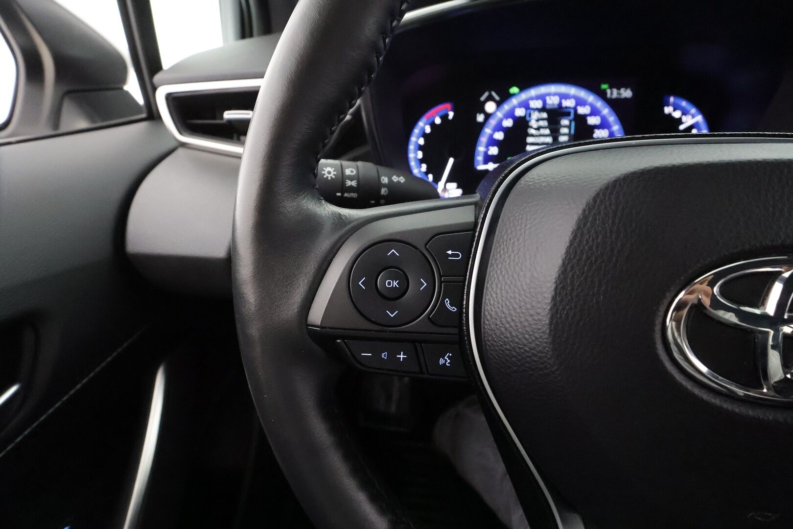 Toyota Corolla 2021 Touring Sports 1,8 Hybrid Active Edition * ACC / LED / P.kamera / Navi / Kaistavahti / Keyless * - 1-om Suomi-auto / Kahdet renkaat aluvanteilla / Merkkihuollot