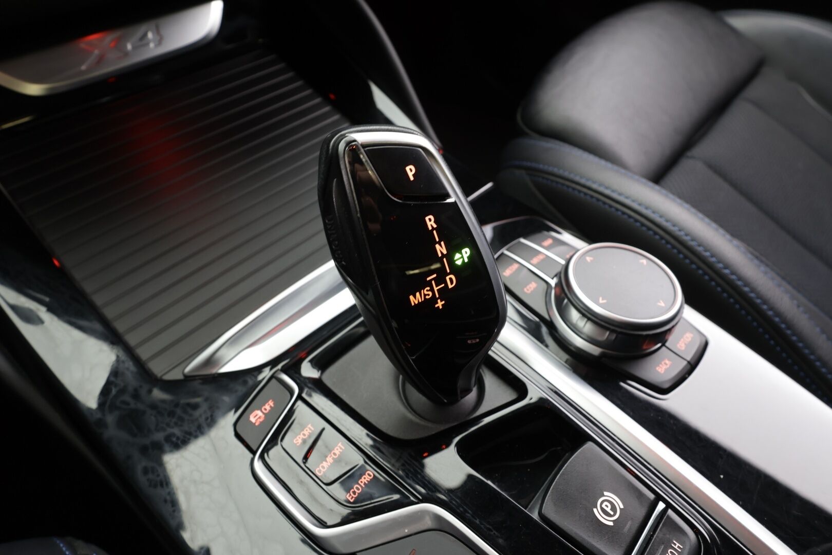 BMW X4 2021 G02 xDrive 20d A Business M Sport MHEV * ACC / P.kamera / Adapt.LED / Webasto / Navi / Koukku / Sporttipenkit / Hifi * - Suomi-auto / Kahdet renkaat aluvanteilla