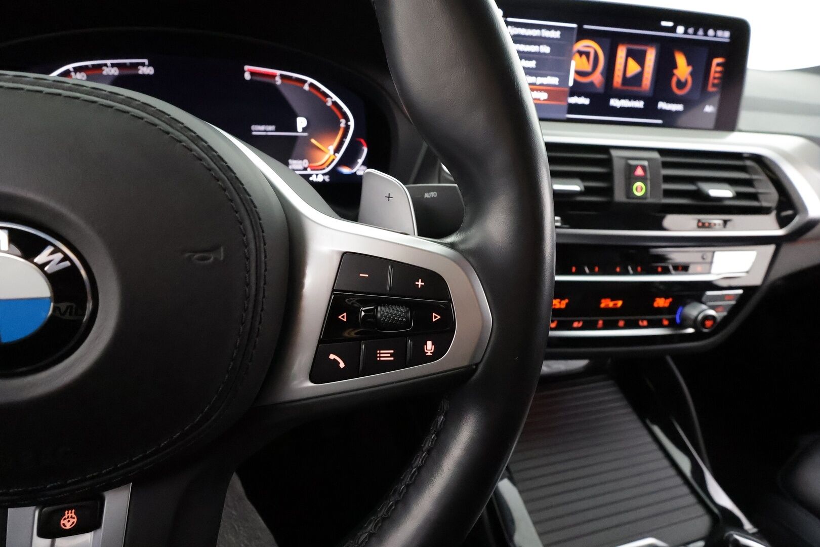 BMW X4 2021 G02 xDrive 20d A Business M Sport MHEV * ACC / P.kamera / Adapt.LED / Webasto / Navi / Koukku / Sporttipenkit / Hifi * - Suomi-auto / Kahdet renkaat aluvanteilla
