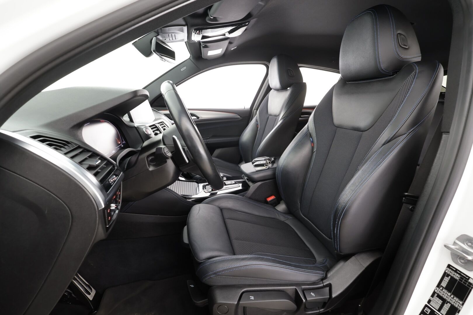 BMW X4 2021 G02 xDrive 20d A Business M Sport MHEV * ACC / P.kamera / Adapt.LED / Webasto / Navi / Koukku / Sporttipenkit / Hifi * - Suomi-auto / Kahdet renkaat aluvanteilla