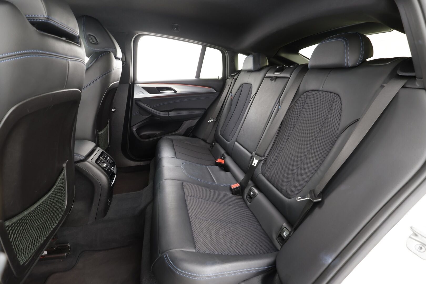 BMW X4 2021 G02 xDrive 20d A Business M Sport MHEV * ACC / P.kamera / Adapt.LED / Webasto / Navi / Koukku / Sporttipenkit / Hifi * - Suomi-auto / Kahdet renkaat aluvanteilla