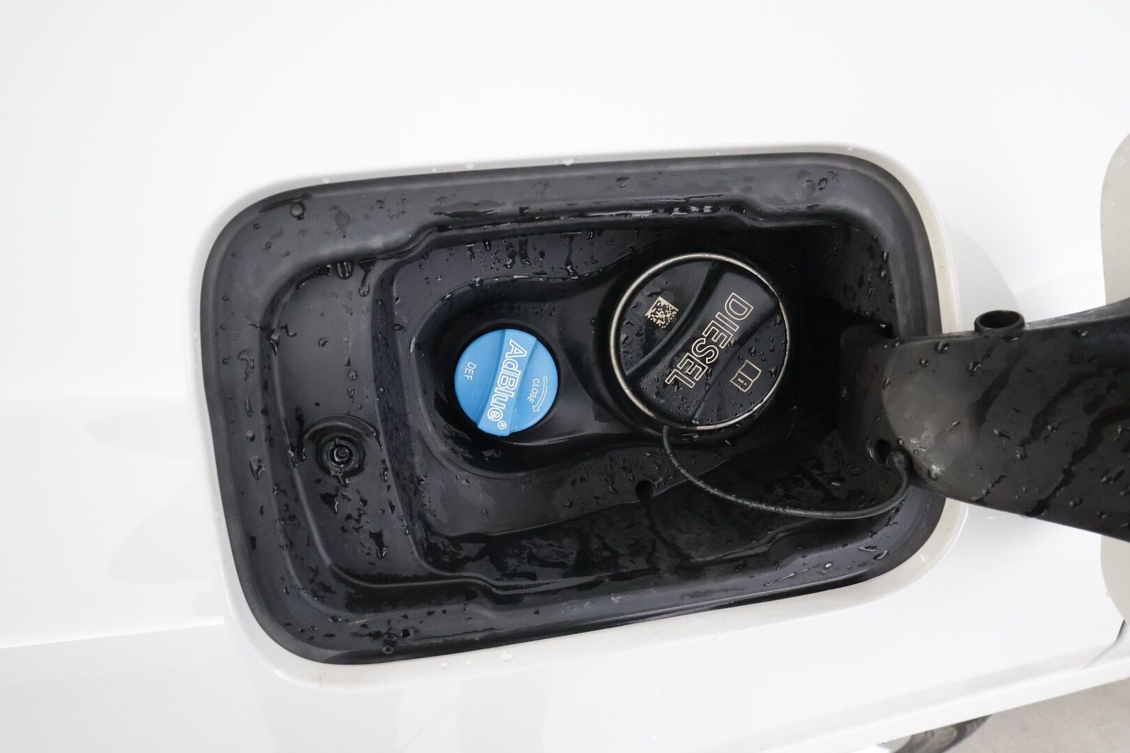 BMW X4 2021 G02 xDrive 20d A Business M Sport MHEV * ACC / P.kamera / Adapt.LED / Webasto / Navi / Koukku / Sporttipenkit / Hifi * - Suomi-auto / Kahdet renkaat aluvanteilla