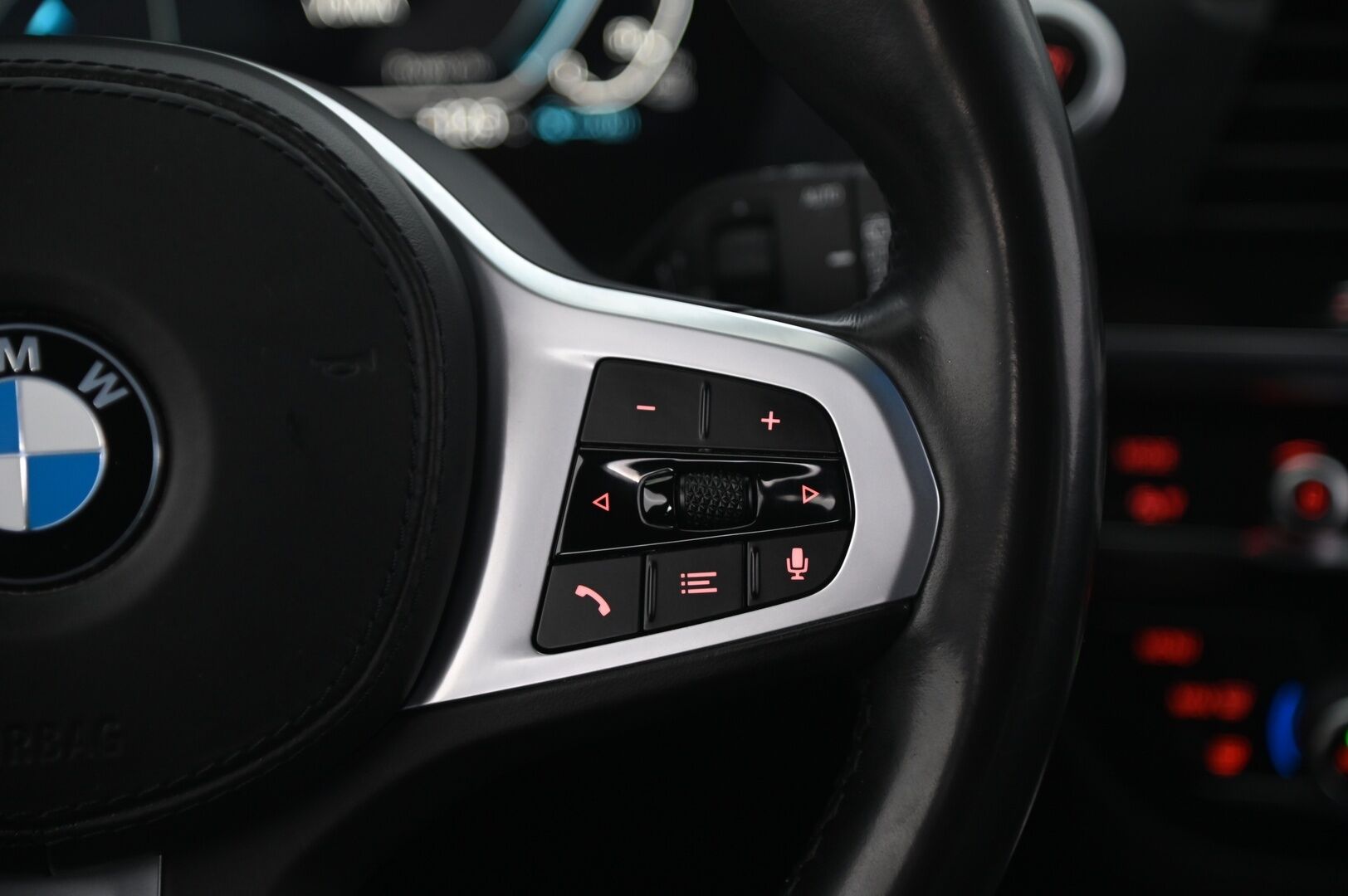 BMW X3 2021 G01 xDrive 30e A Charged Edition xLine * Hifi / Ambient / M-sport ratti / Vetokoukku / Muistipenkki * - 2 Aluvanteet / 93% SoH / Musta sisäkatto