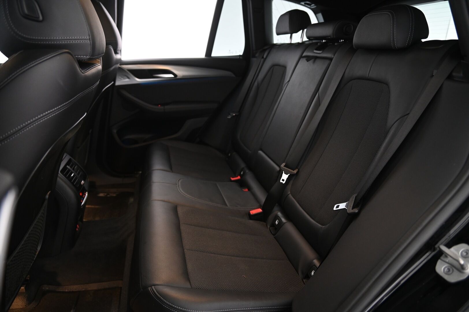 BMW X3 2021 G01 xDrive 30e A Charged Edition xLine * Hifi / Ambient / M-sport ratti / Vetokoukku / Muistipenkki * - 2 Aluvanteet / 93% SoH / Musta sisäkatto