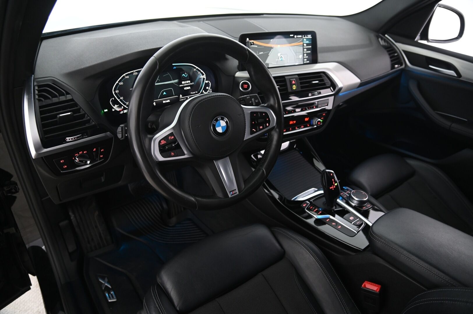 BMW X3 2021 G01 xDrive 30e A Charged Edition xLine * Hifi / Ambient / M-sport ratti / Vetokoukku / Muistipenkki * - 2 Aluvanteet / 93% SoH / Musta sisäkatto