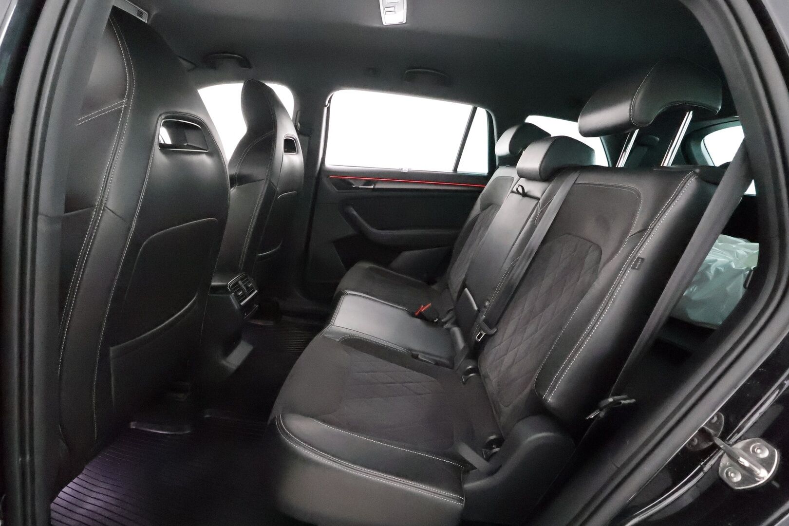 Skoda Kodiaq 2021 2,0 TDI 150 SportLine DSG ** Webasto / Koukku / Adapt.Vakkari / 360° Kamera / LED-valot / Canton / Muistipenkki ** - Suomi-auto / Kahdet Renkaat