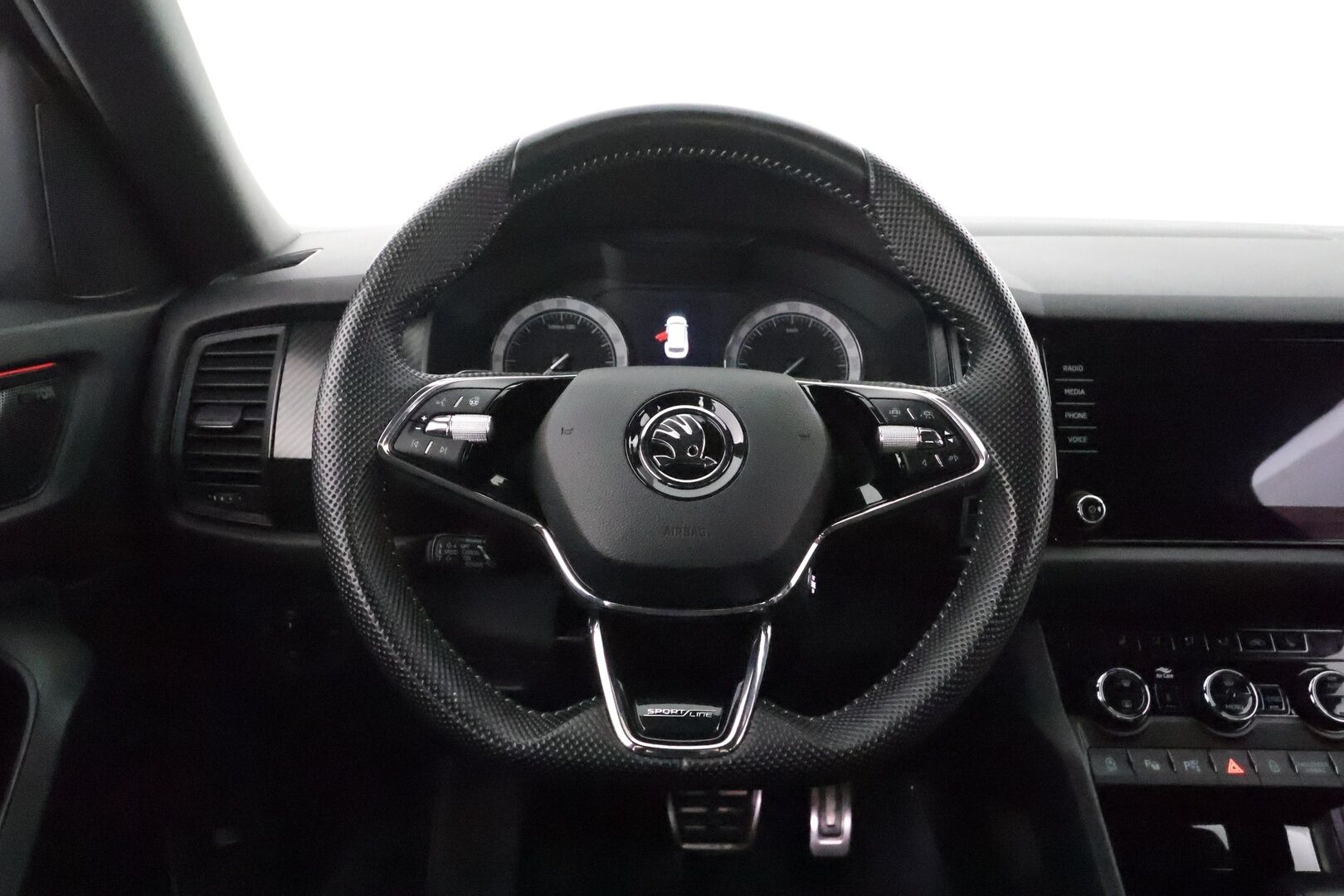 Skoda Kodiaq 2021 2,0 TDI 150 SportLine DSG ** Webasto / Koukku / Adapt.Vakkari / 360° Kamera / LED-valot / Canton / Muistipenkki ** - Suomi-auto / Kahdet Renkaat
