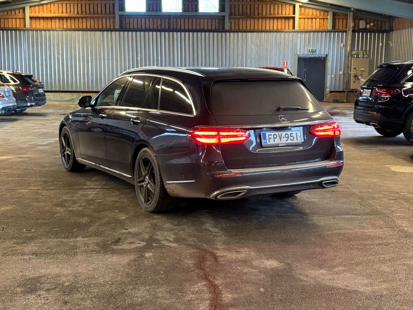 Mercedes-Benz E 2017 350d T A Premium Business Designo / DTR+ / Distronic + / Webasto / 360° / Hieronta / Muistipenkit Ilmastoinnilla! / Koukku! / - Todella siisti! / Harvinainen! / Ministeritason varusteet!