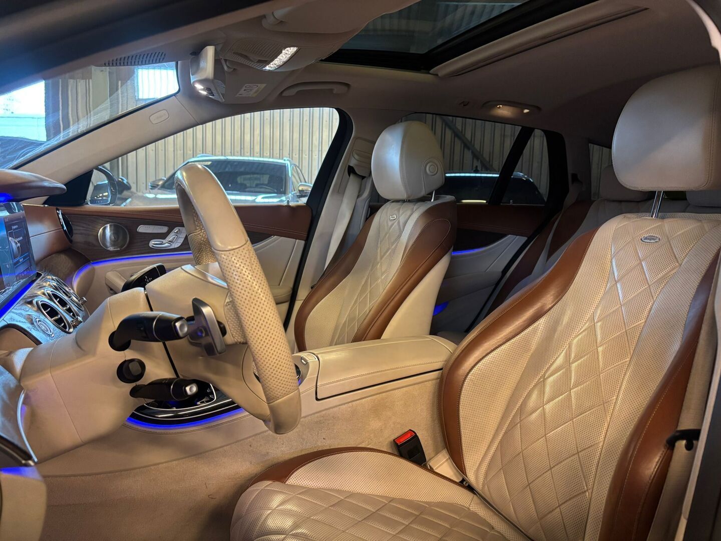 Mercedes-Benz E 2017 350d T A Premium Business Designo / DTR+ / Distronic + / Webasto / 360° / Hieronta / Muistipenkit Ilmastoinnilla! / Koukku! / - Todella siisti! / Harvinainen! / Ministeritason varusteet!