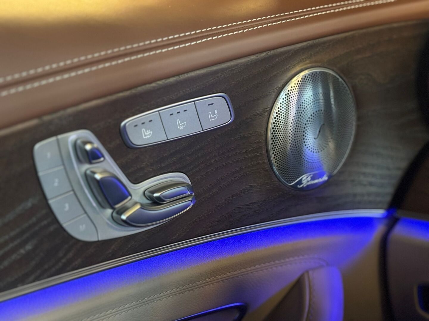 Mercedes-Benz E 2017 350d T A Premium Business Designo / DTR+ / Distronic + / Webasto / 360° / Hieronta / Muistipenkit Ilmastoinnilla! / Koukku! / - Todella siisti! / Harvinainen! / Ministeritason varusteet!