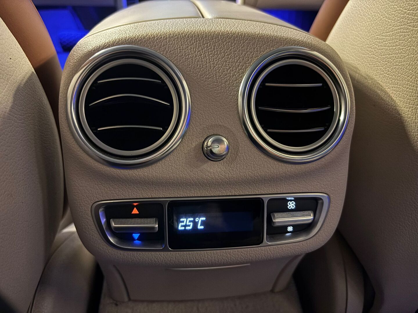 Mercedes-Benz E 2017 350d T A Premium Business Designo / DTR+ / Distronic + / Webasto / 360° / Hieronta / Muistipenkit Ilmastoinnilla! / Koukku! / - Todella siisti! / Harvinainen! / Ministeritason varusteet!