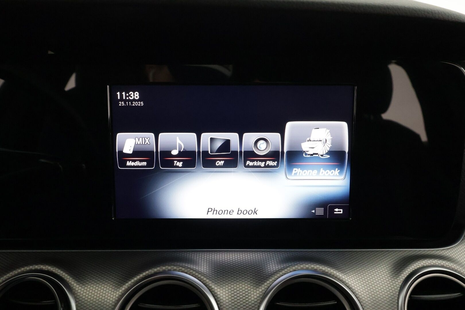 Mercedes-Benz E 2017 220 d T A Business AMG * Webasto / Koukku / LED-High Performance / P.Kamera / Sportpenkit / Navi / Ambient-valot * - Kahdet renkaat - HULLU BLACKWEEK KORKOTARJOUS 2,49%