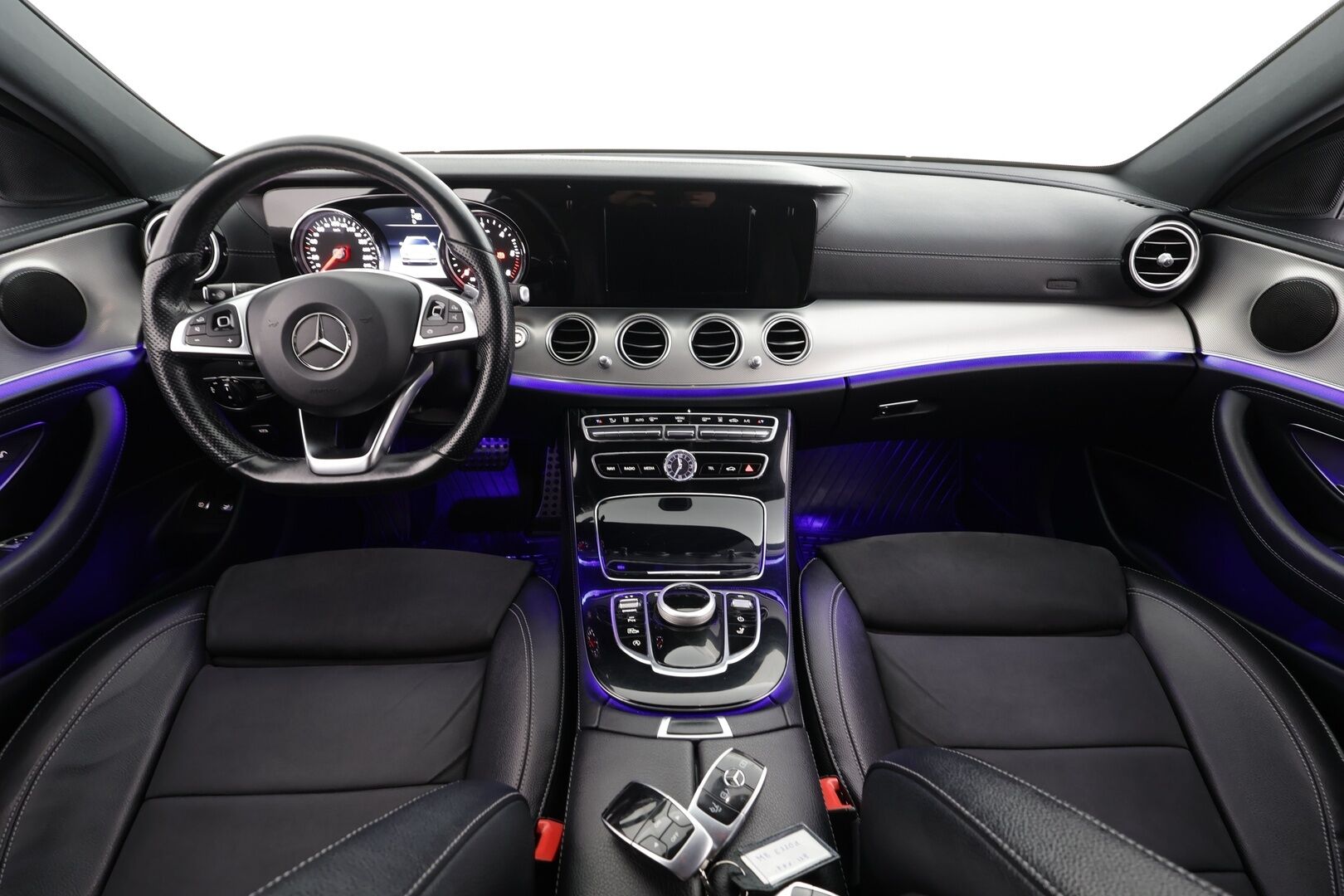 Mercedes-Benz E 2017 220 d T A Business AMG * Webasto / Koukku / LED-High Performance / P.Kamera / Sportpenkit / Navi / Ambient-valot * - Kahdet renkaat - HULLU BLACKWEEK KORKOTARJOUS 2,49%