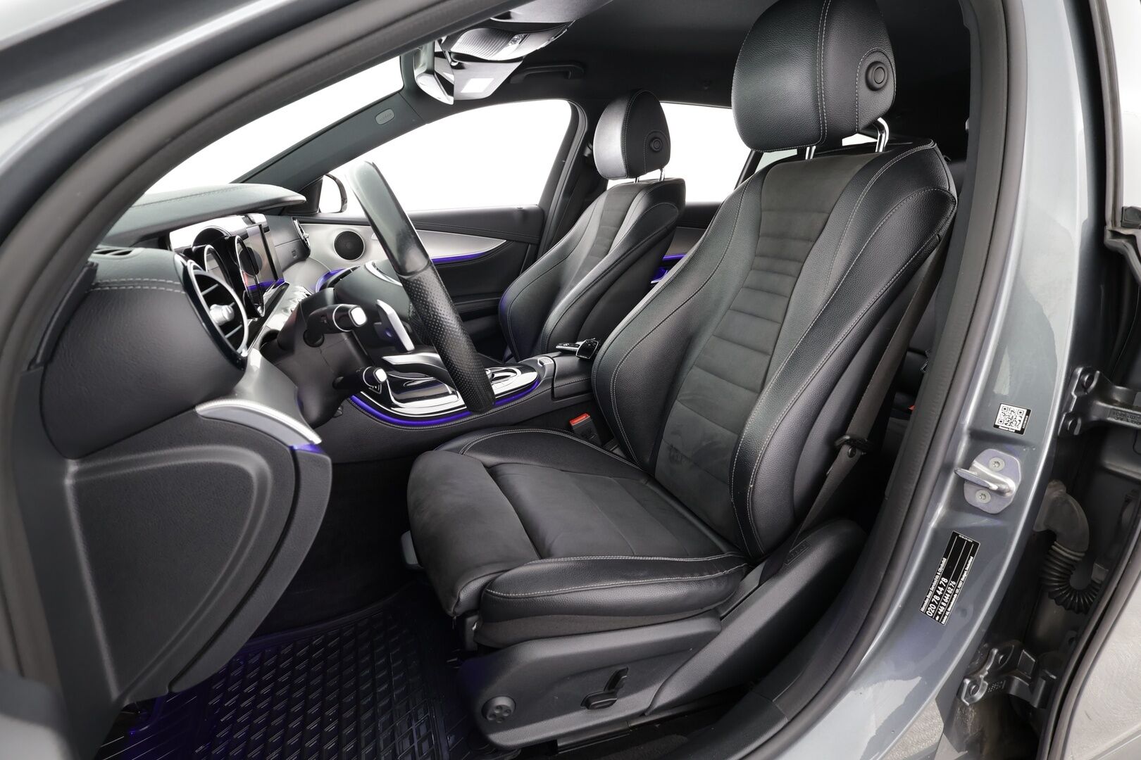 Mercedes-Benz E 2017 220 d T A Business AMG * Webasto / Koukku / LED-High Performance / P.Kamera / Sportpenkit / Navi / Ambient-valot * - Kahdet renkaat / Ilmainen kotiintoimitus