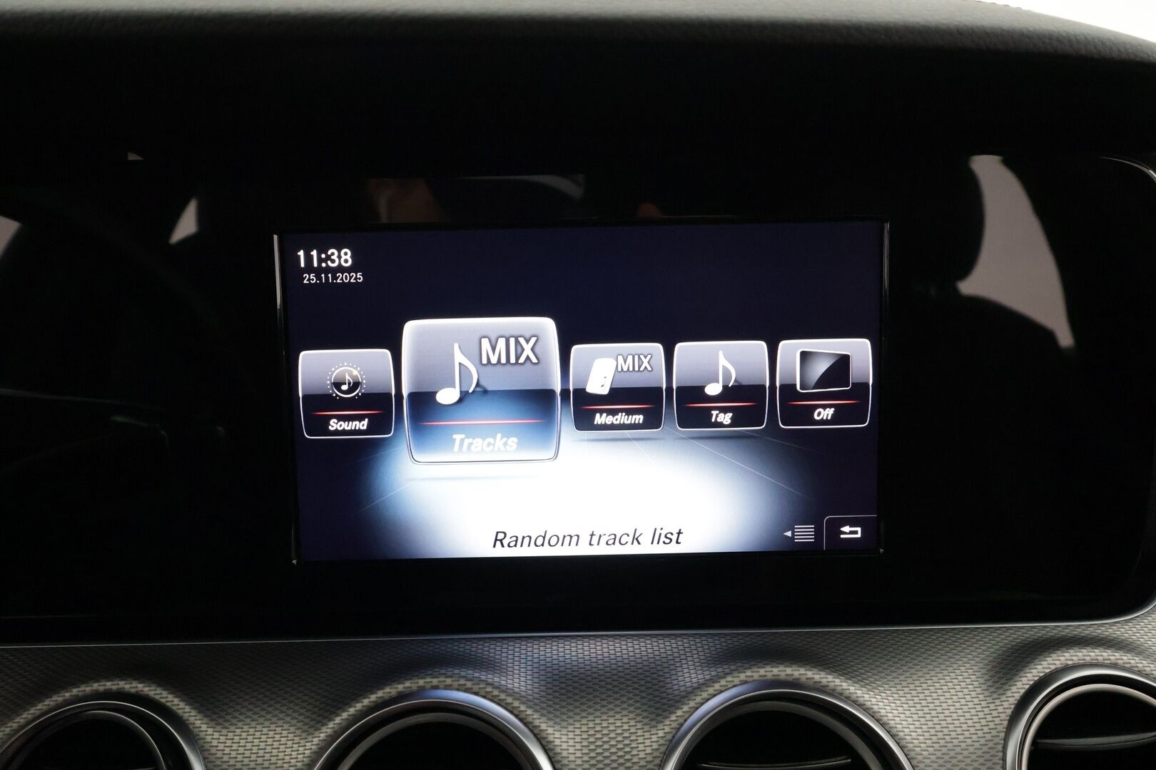 Mercedes-Benz E 2017 220 d T A Business AMG * Webasto / Koukku / LED-High Performance / P.Kamera / Sportpenkit / Navi / Ambient-valot * - Kahdet renkaat - HULLU BLACKWEEK KORKOTARJOUS 2,49%