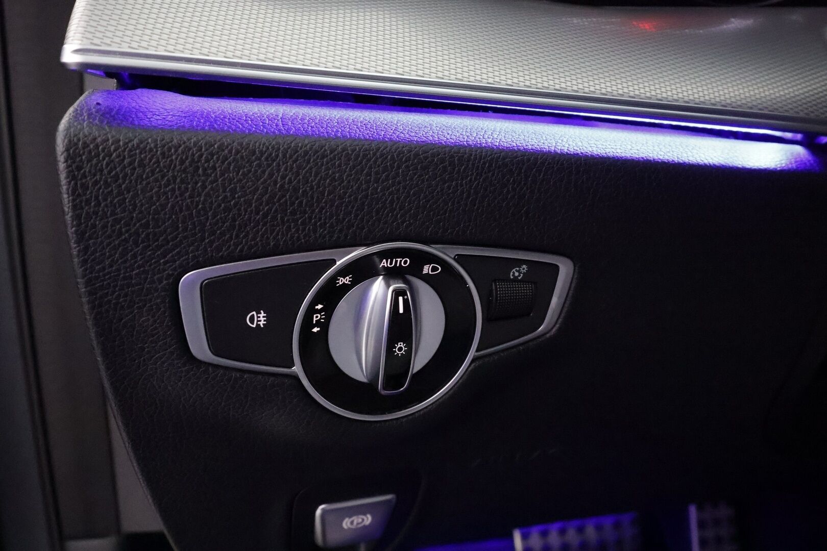 Mercedes-Benz E 2017 220 d T A Business AMG * Webasto / Koukku / LED-High Performance / P.Kamera / Sportpenkit / Navi / Ambient-valot * - Kahdet renkaat / Ilmainen kotiintoimitus