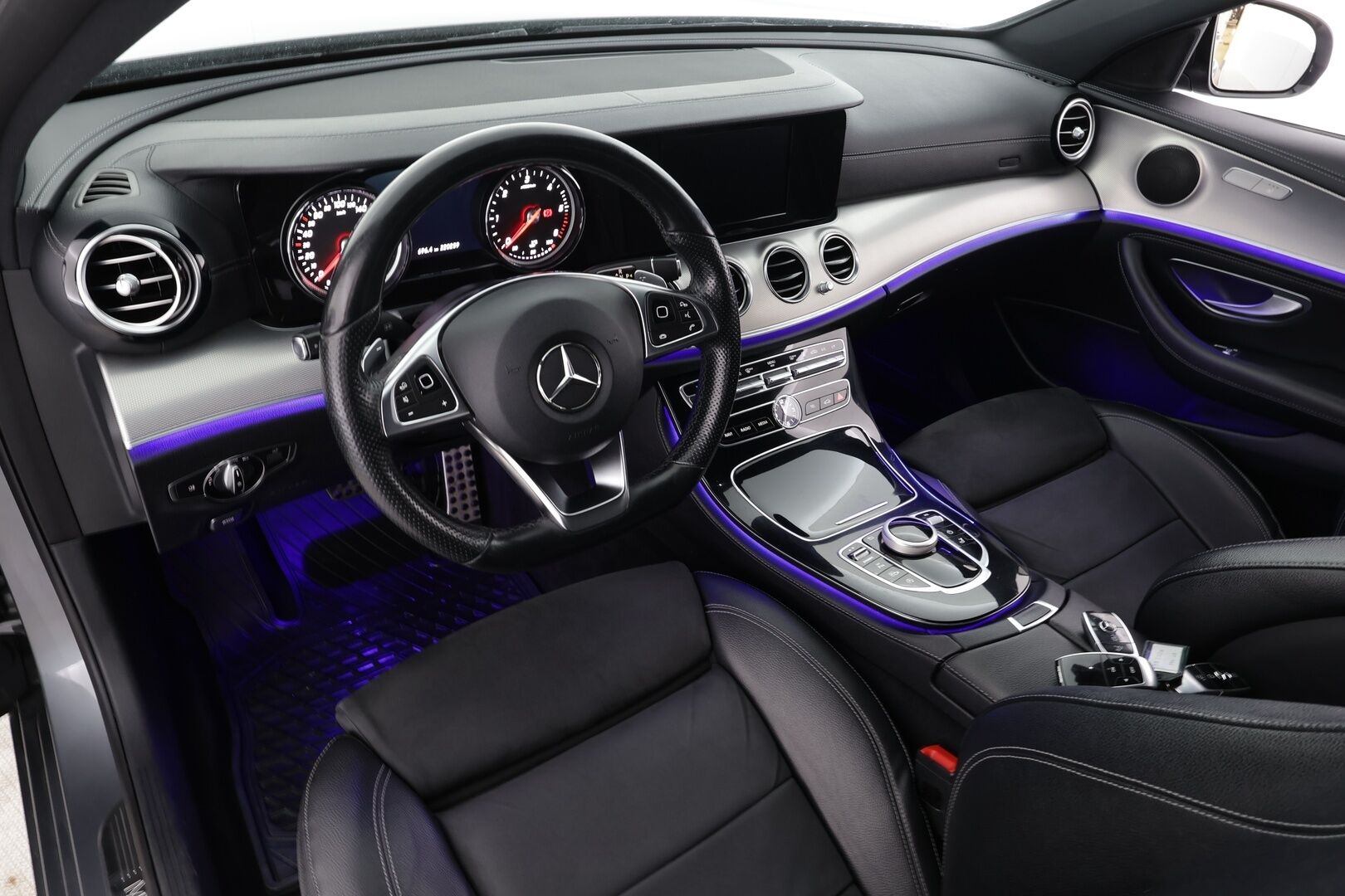 Mercedes-Benz E 2017 220 d T A Business AMG * Webasto / Koukku / LED-High Performance / P.Kamera / Sportpenkit / Navi / Ambient-valot * - Kahdet renkaat - HULLU BLACKWEEK KORKOTARJOUS 2,49%